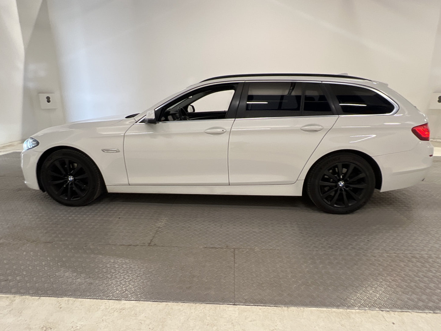 BMW 520 d xDrive Touring 190hk Skinn Dragkrok Euro 6