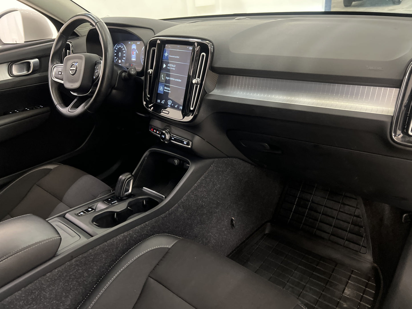 Volvo XC40 D3 150hk AWD Momentum D-Värmare B-Kamera Navi VOC