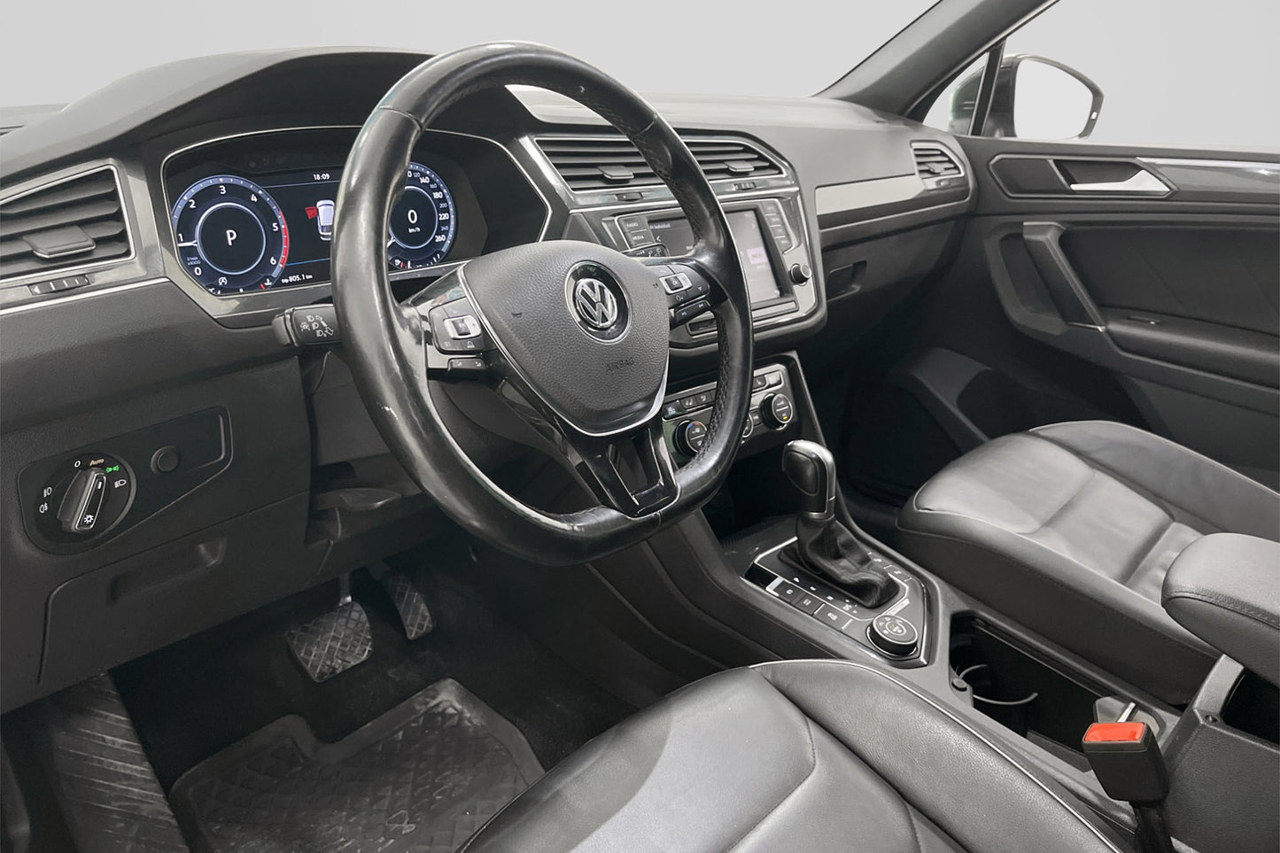 Volkswagen Tiguan 4M 190hk R-Line Cockpit Värmare Skinn Drag