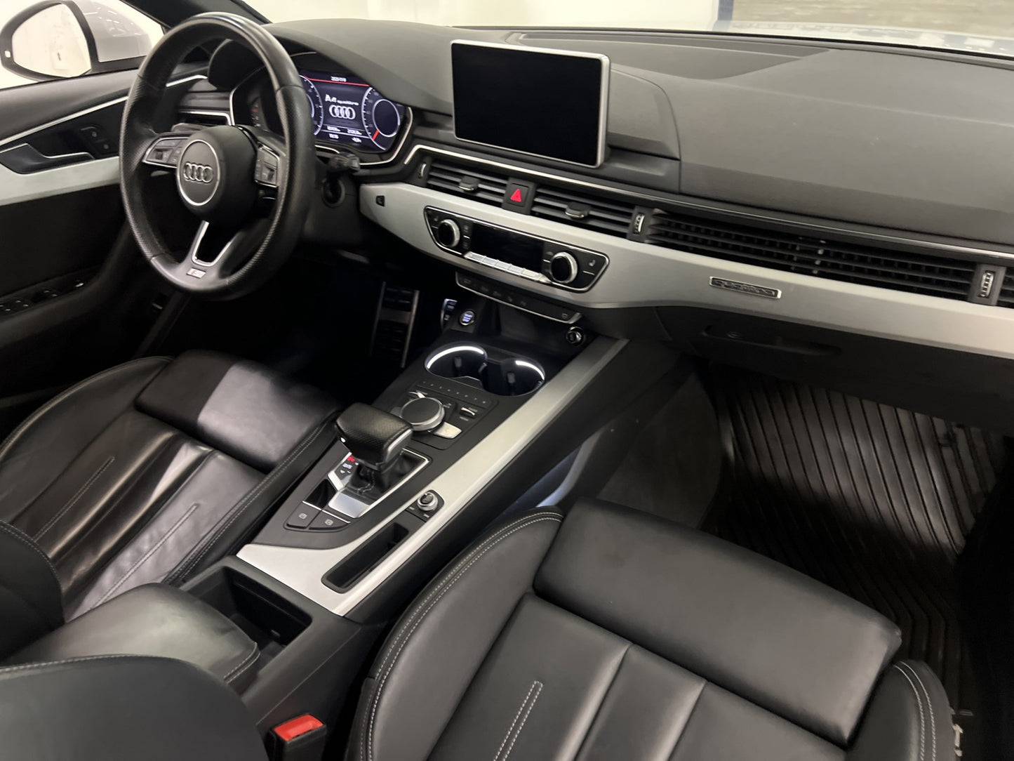 Audi A4 2.0 TDI Avant Q S-Line Cockpit Kamera Matrix Värmare