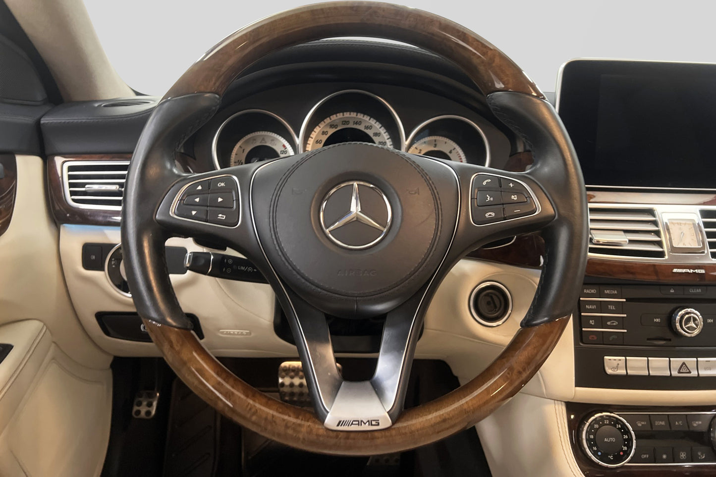 Mercedes-Benz CLS Coupé 350 AMG Pano 360° Navi Skinn LÅGMIL