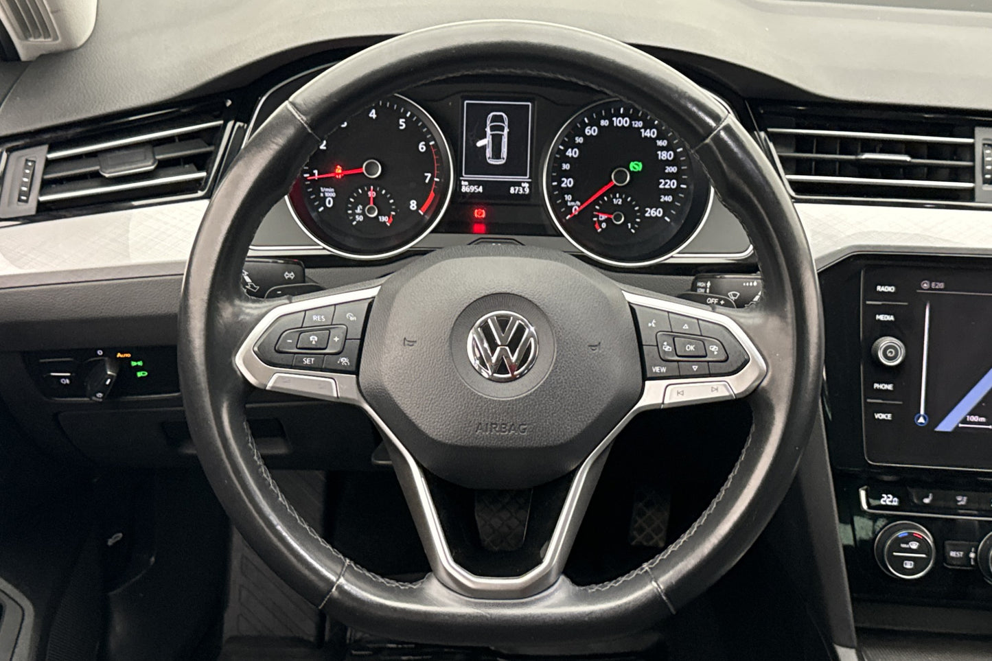 Volkswagen Passat 1.5 TSI 150hk Sensorer GPS CarPlay Välserv