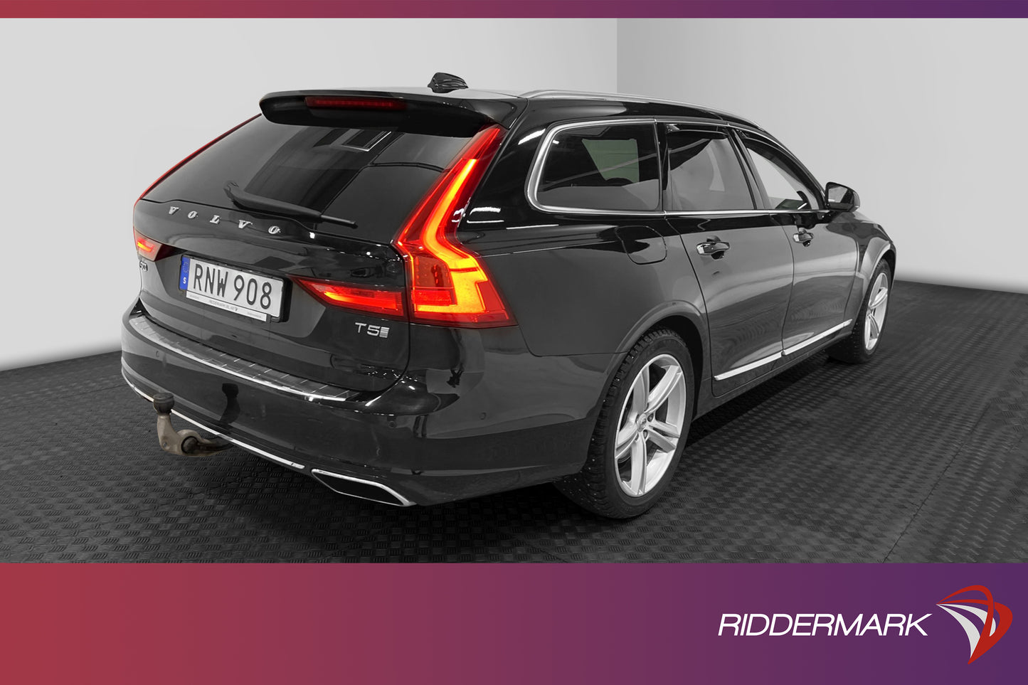 Volvo V90 T5 254 hk Inscription VOC Pano B&W 360° Skinn Drag