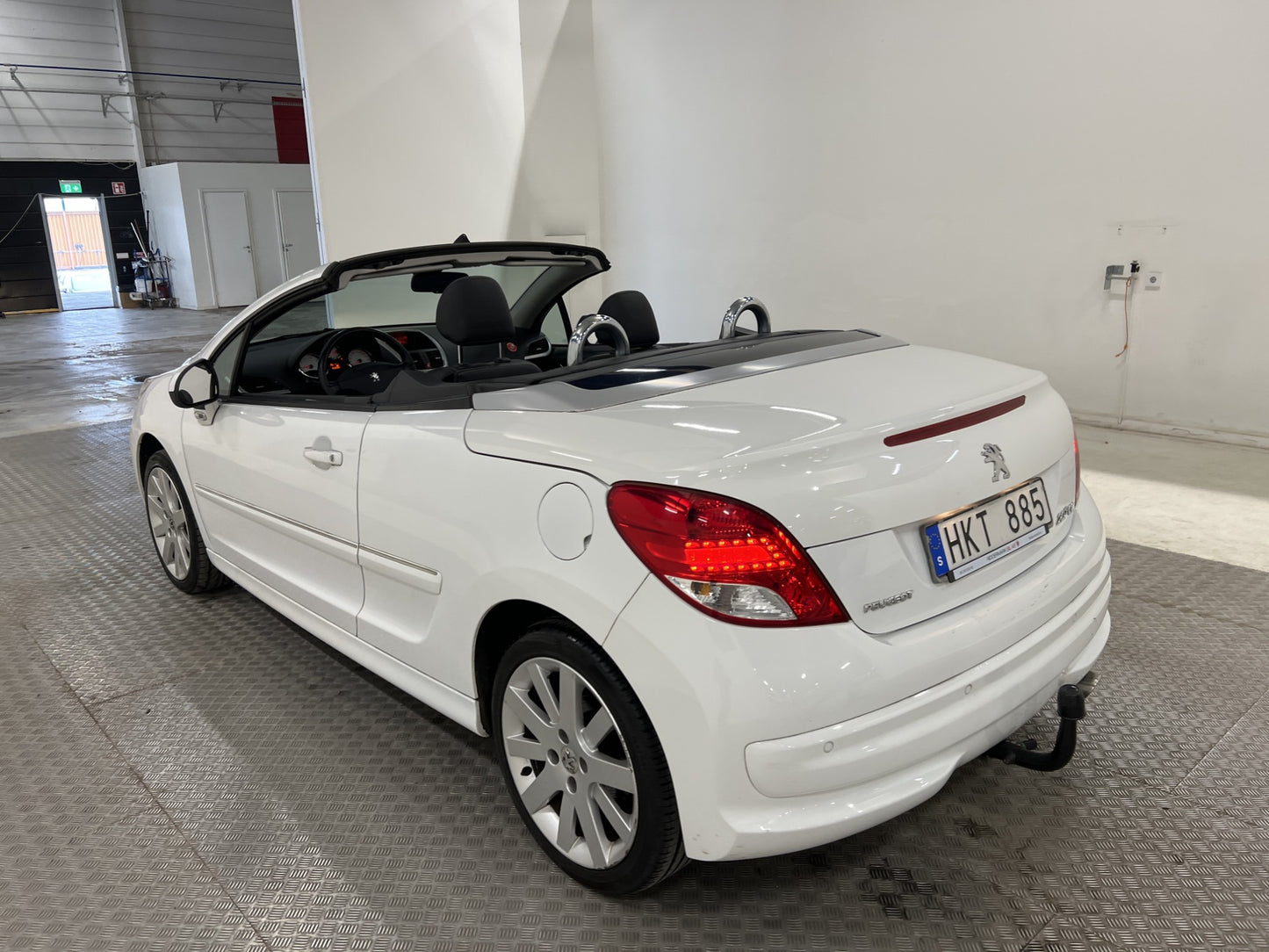 Peugeot 207 CC 1.6 VTi 120hk Helskinn Nyservad Dragkrok PDC