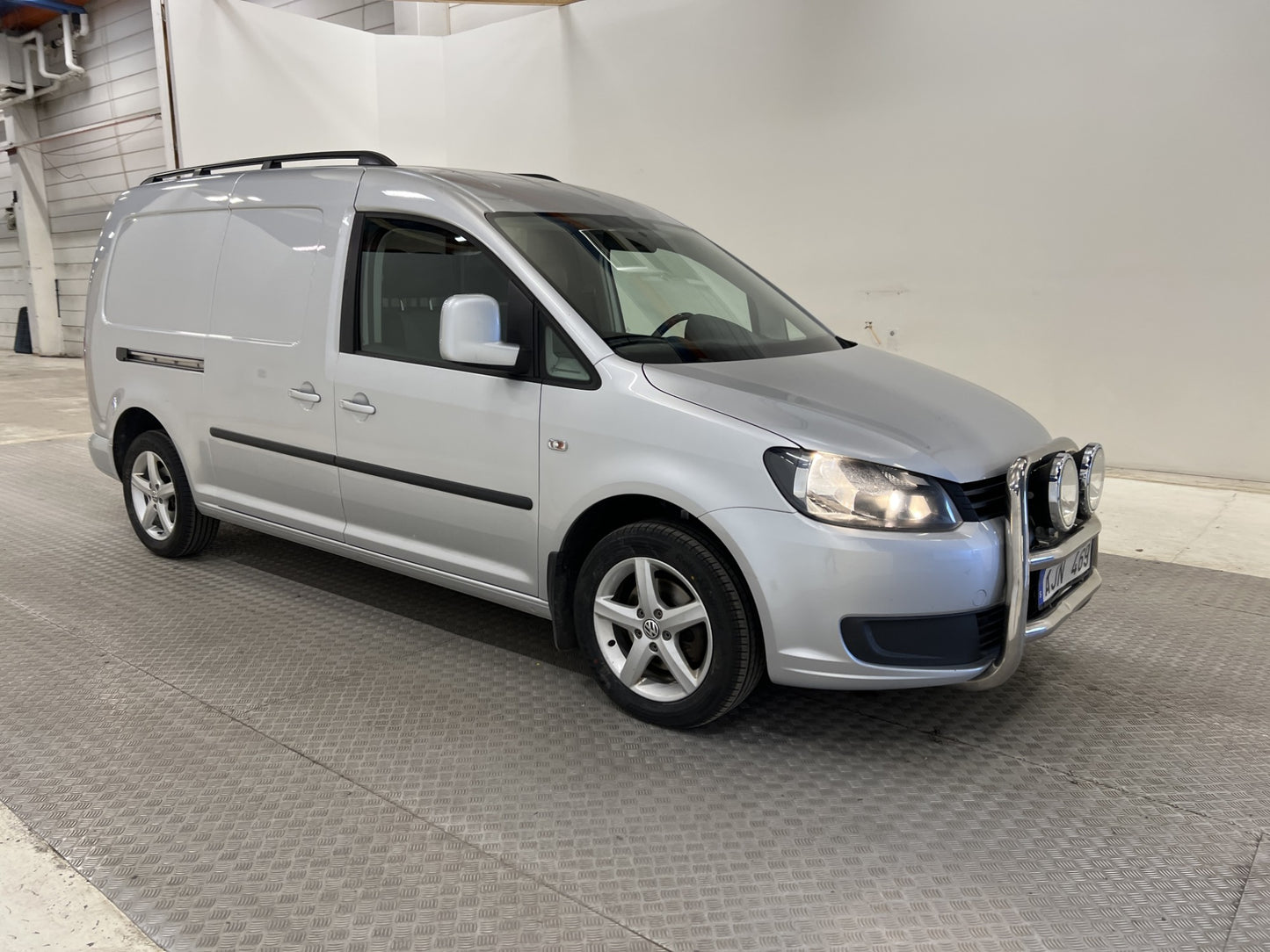 Volkswagen Caddy Maxi 1.6TDI Automat Dragkrok Värmare Moms