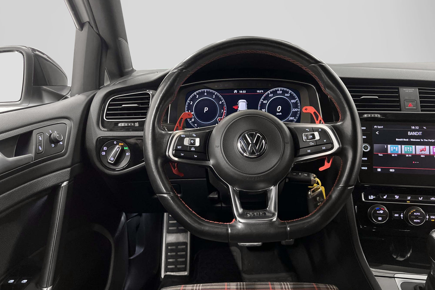 Volkswagen Golf GTI Performance 245hk Cockpit B-kamera