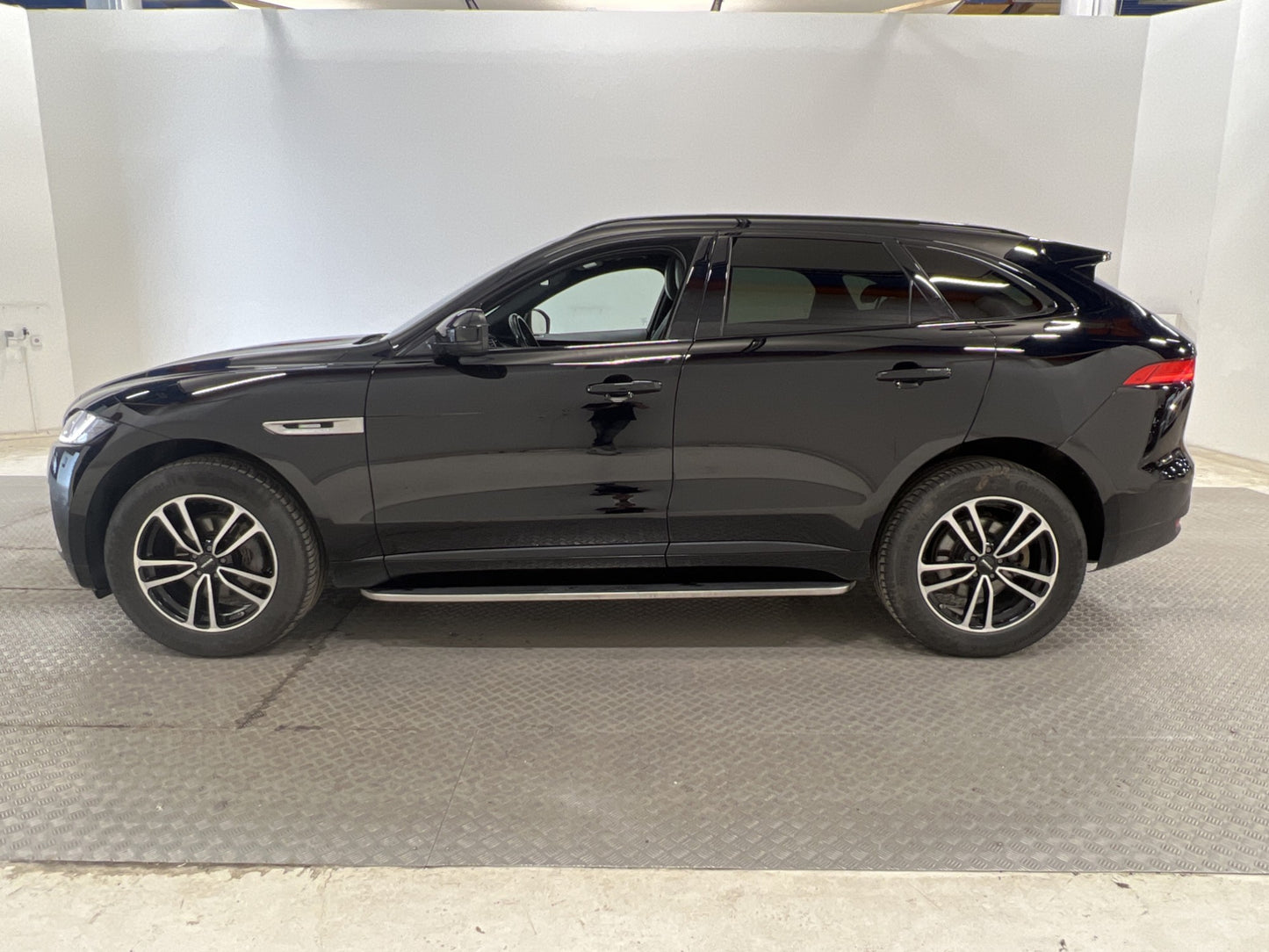 Jaguar F-Pace 180hk AWD Aut R-Sport Cockpit Pano Meridian