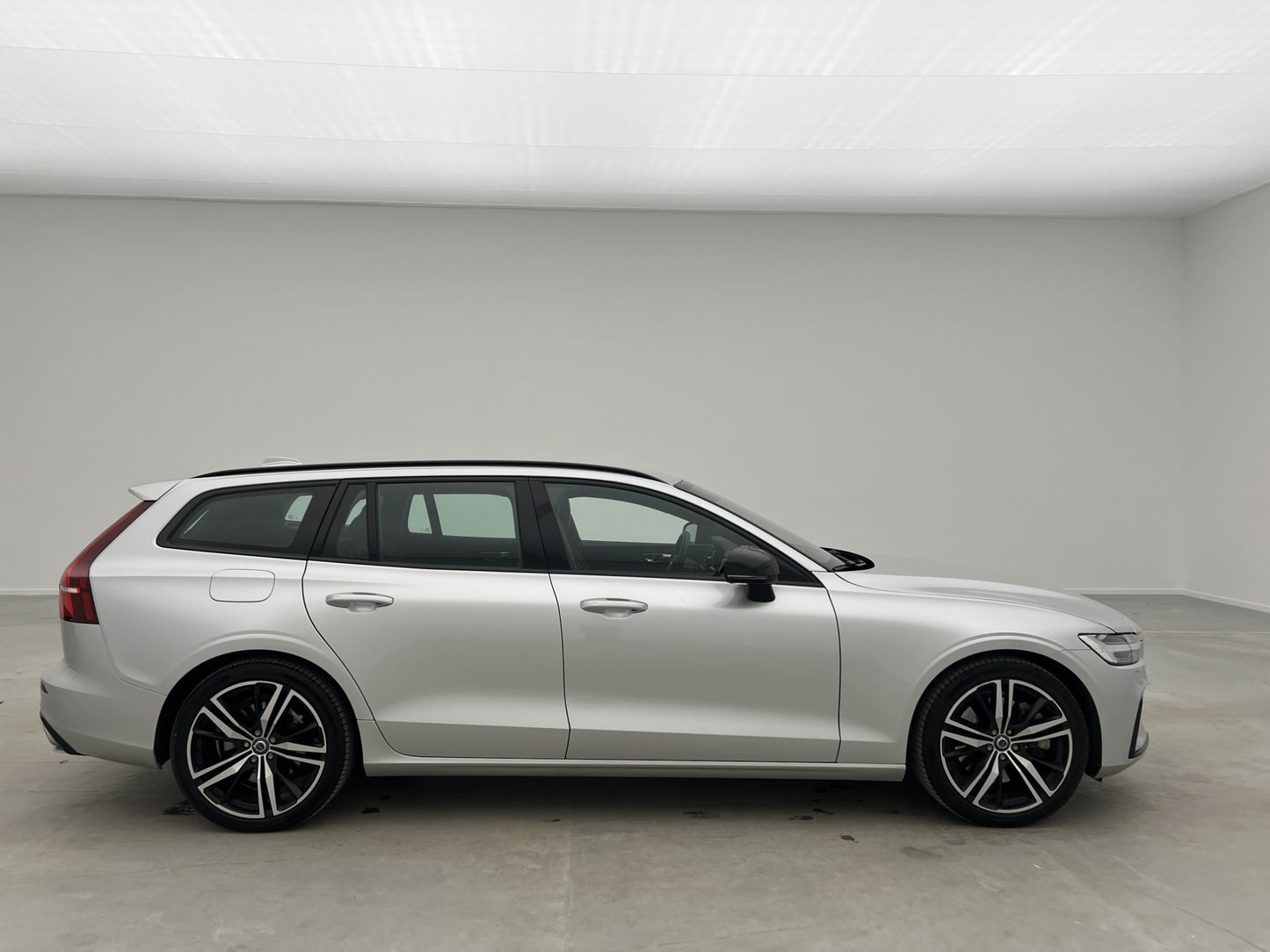 Volvo V60 Recharge T6 AWD 340hk R-Design Drag H/K MOMS