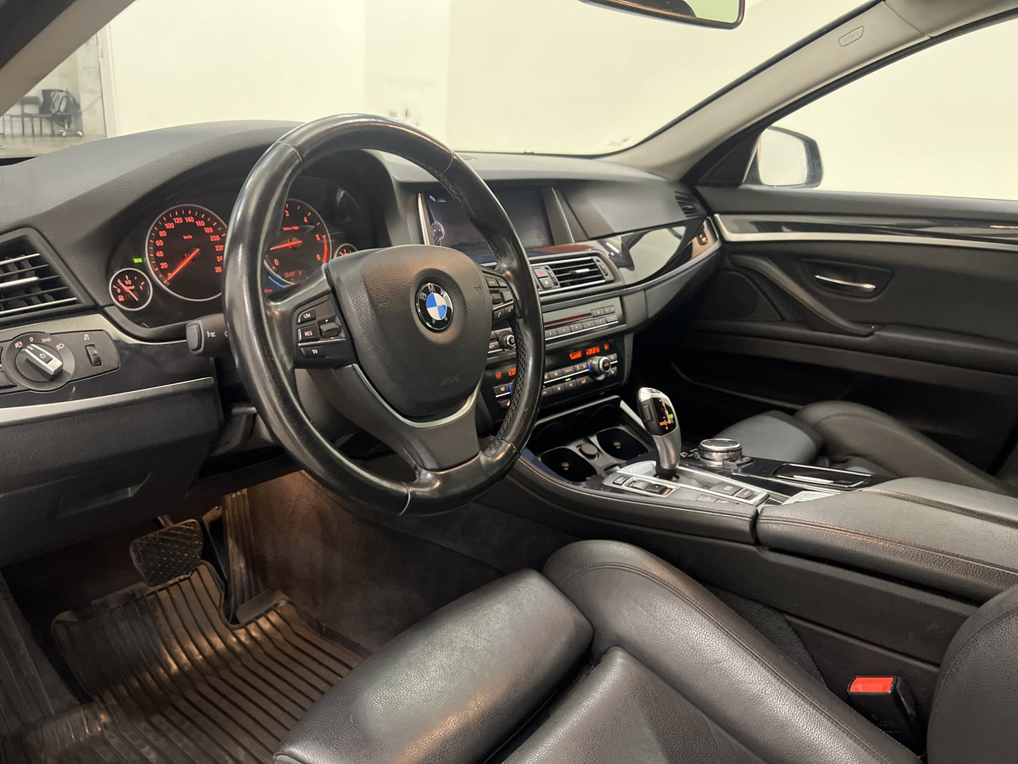 BMW 530d Touring 258hk xDrive D-värm Navi Drag Skinn