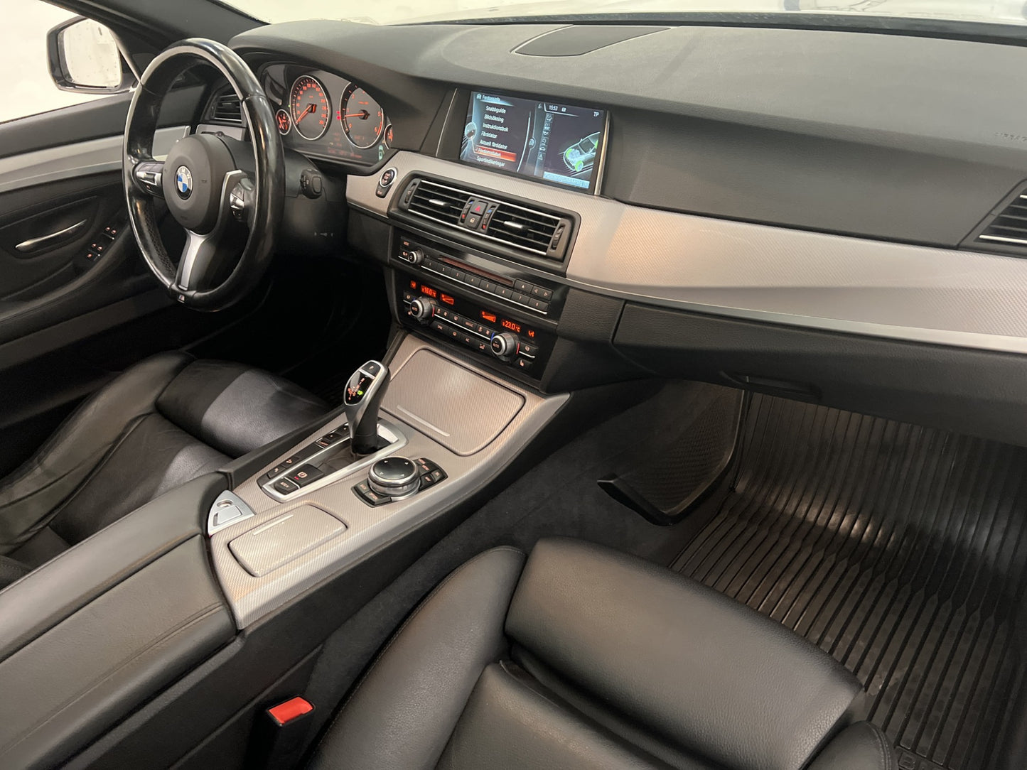 BMW 530d 258hk xDrive M Sport M-värm H/K Pano Navi Skinn