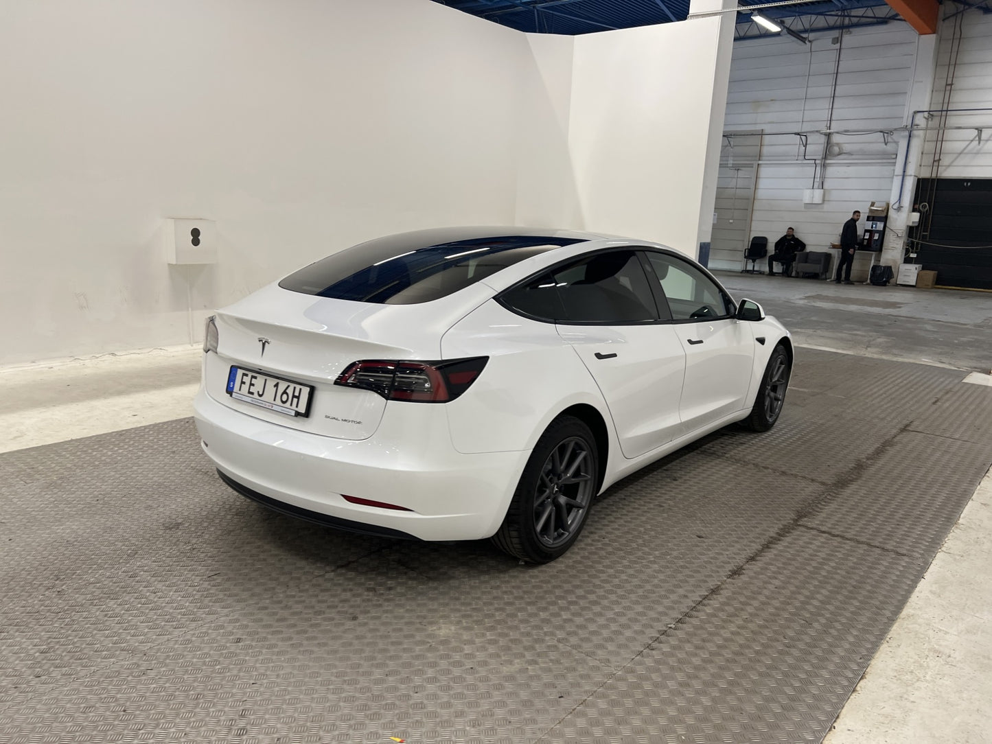 Tesla Model 3 Long Range AWD 440hk Svensksåld Autopilot