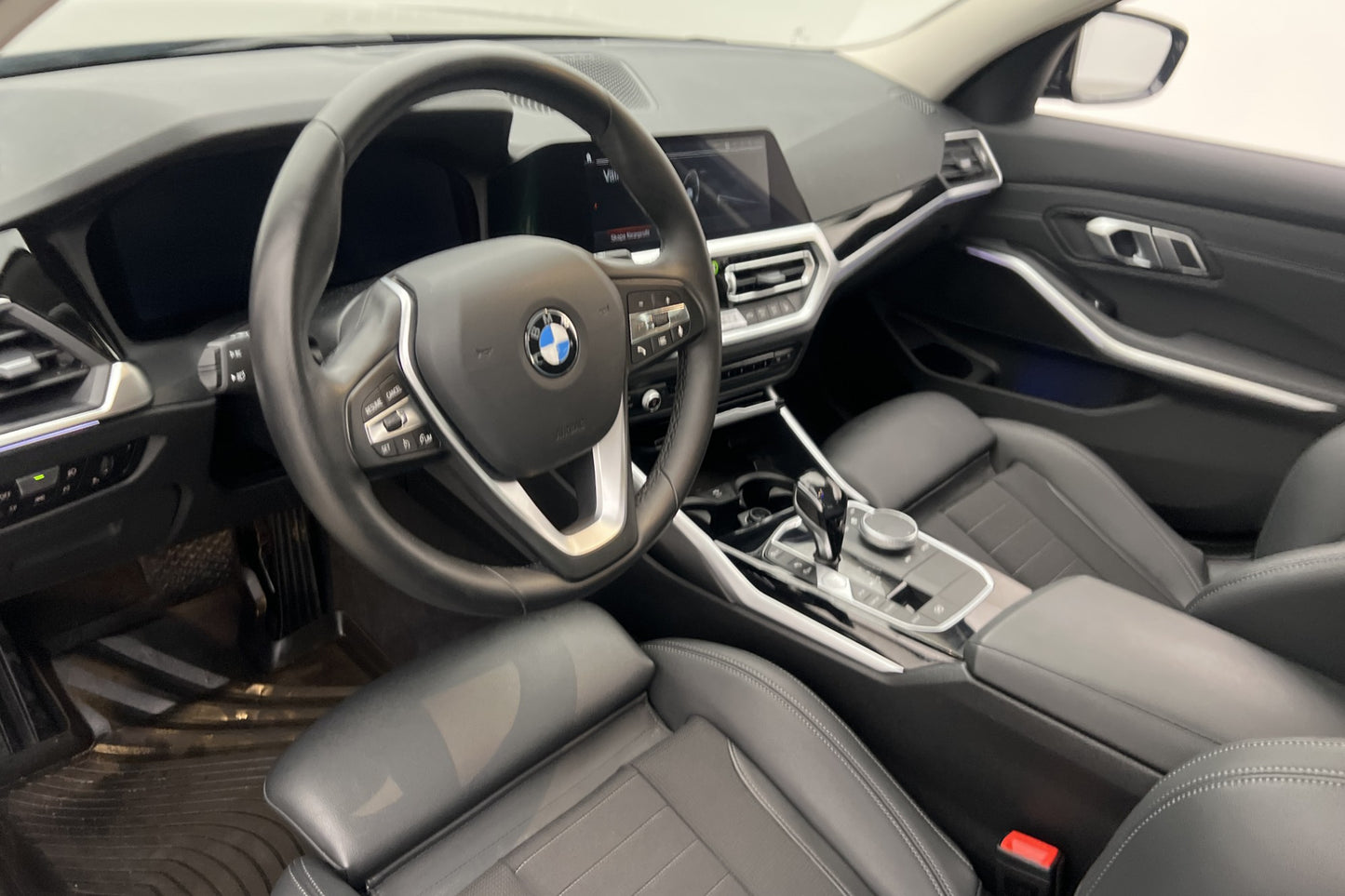 BMW 320d xDrive 190hk Sport line Cockpit Navi Sensorer