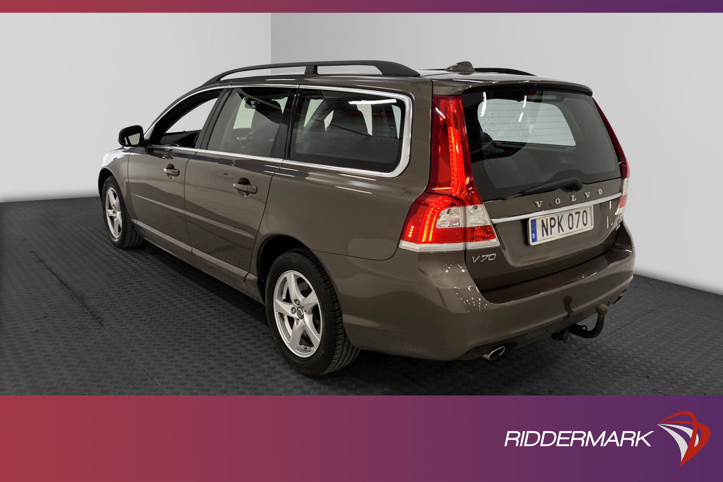 Volvo V70 D4 AWD 181hk Momentum BE Värmare Drag Navi