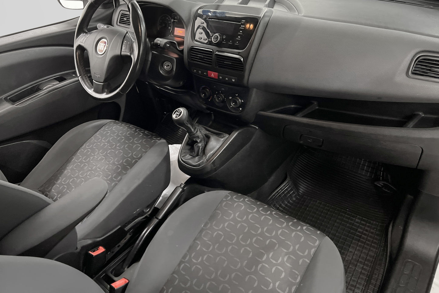 Fiat Doblo Maxi 1.3 90hk Värmare Dragkrok V-inredd PDC