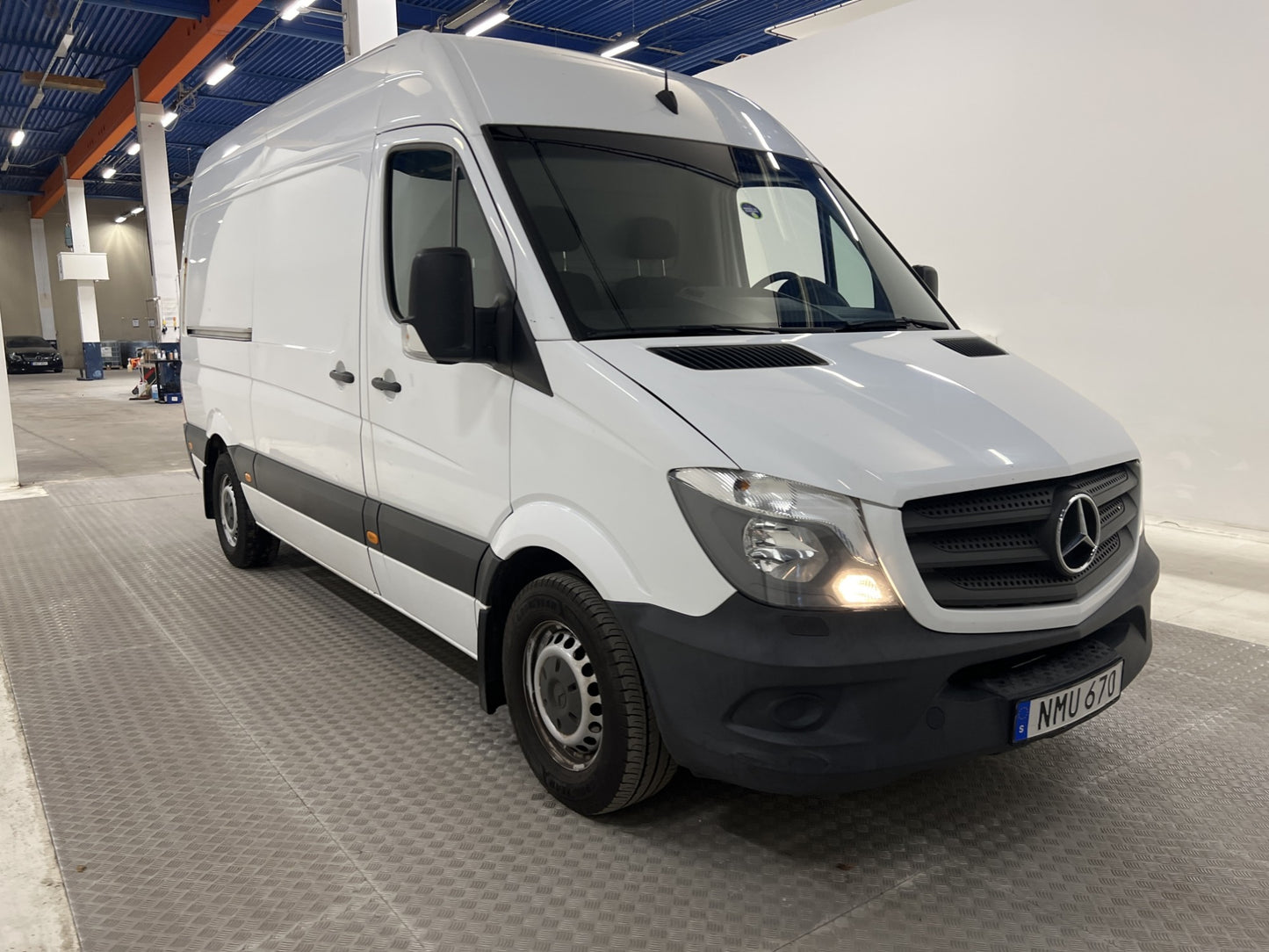 Mercedes-Benz Sprinter L2H2 316CDI Värmare 3-Sits 1-Ägare