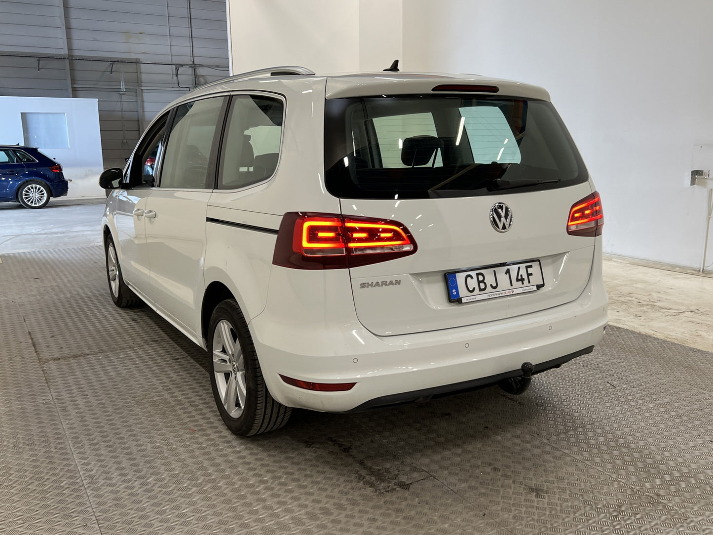 Volkswagen Sharan 150hk 7-Sits Panorama Bkamera Navi Drag