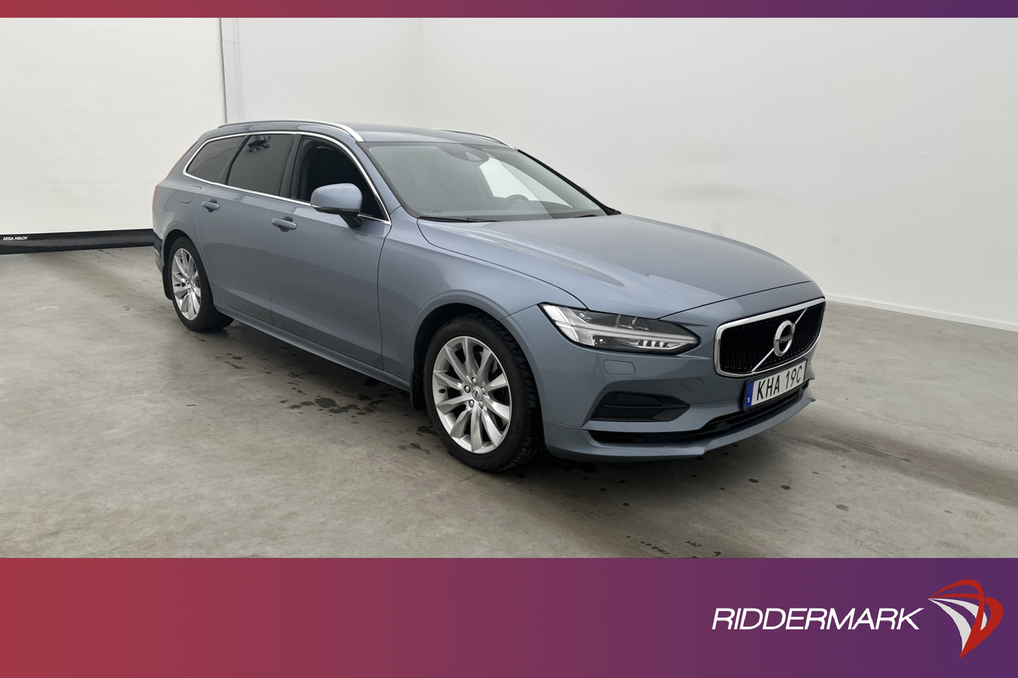 Volvo V90 T4 190hk Momentum Advanced P-Värm VOC B-Kamera GPS