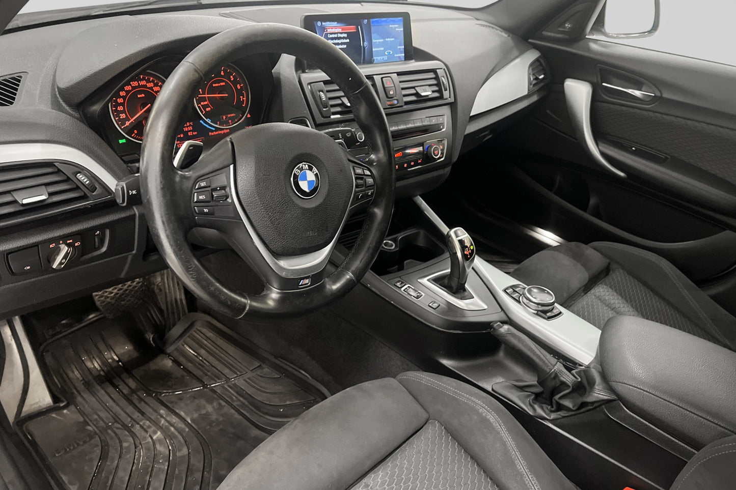 BMW M135i xDrive 320hk Milltek H/K Kamera Taklucka Navi