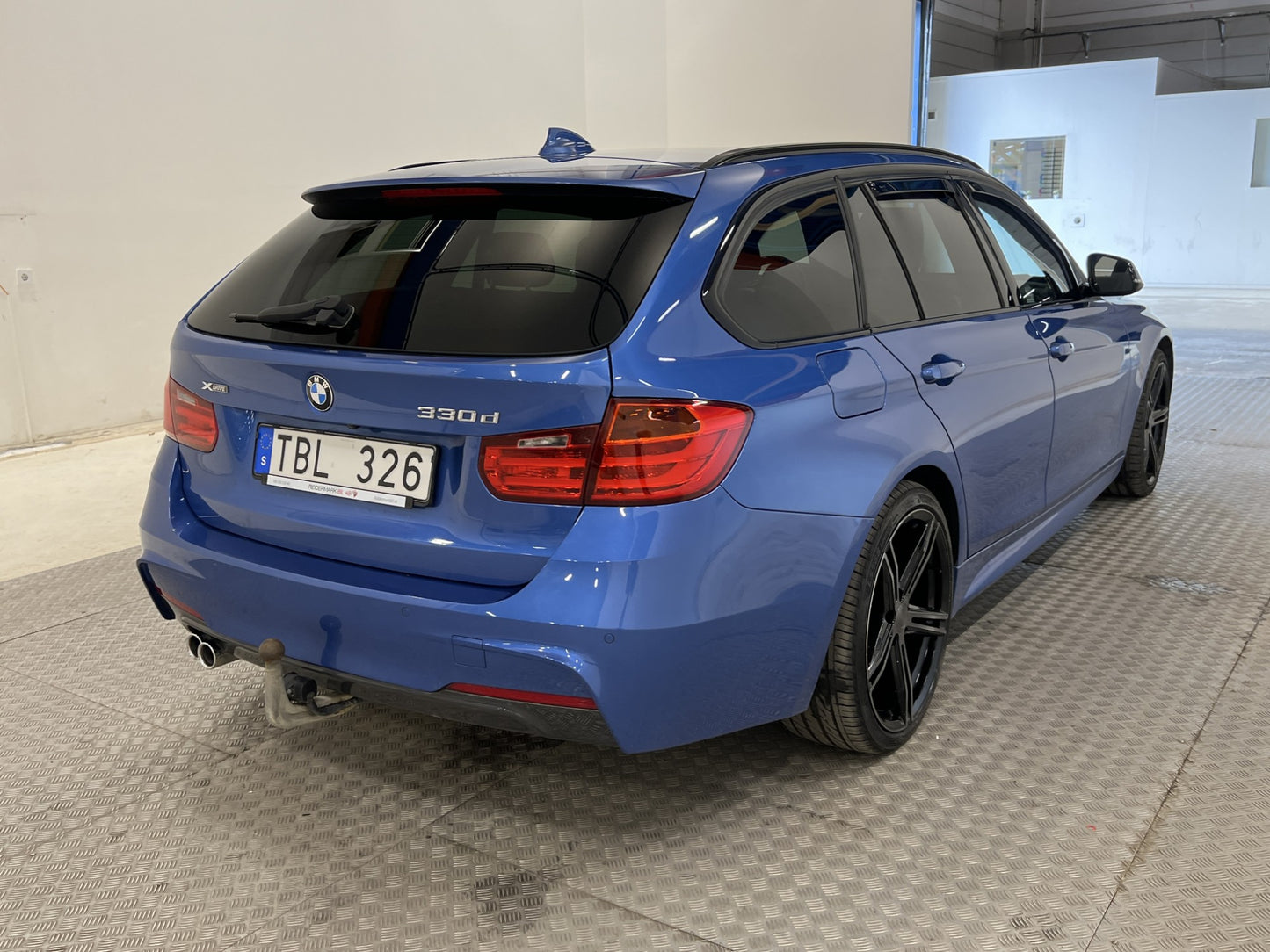 BMW 330d xDrive 258hk M-Sport Skinn Värmare Kamera Drag Navi