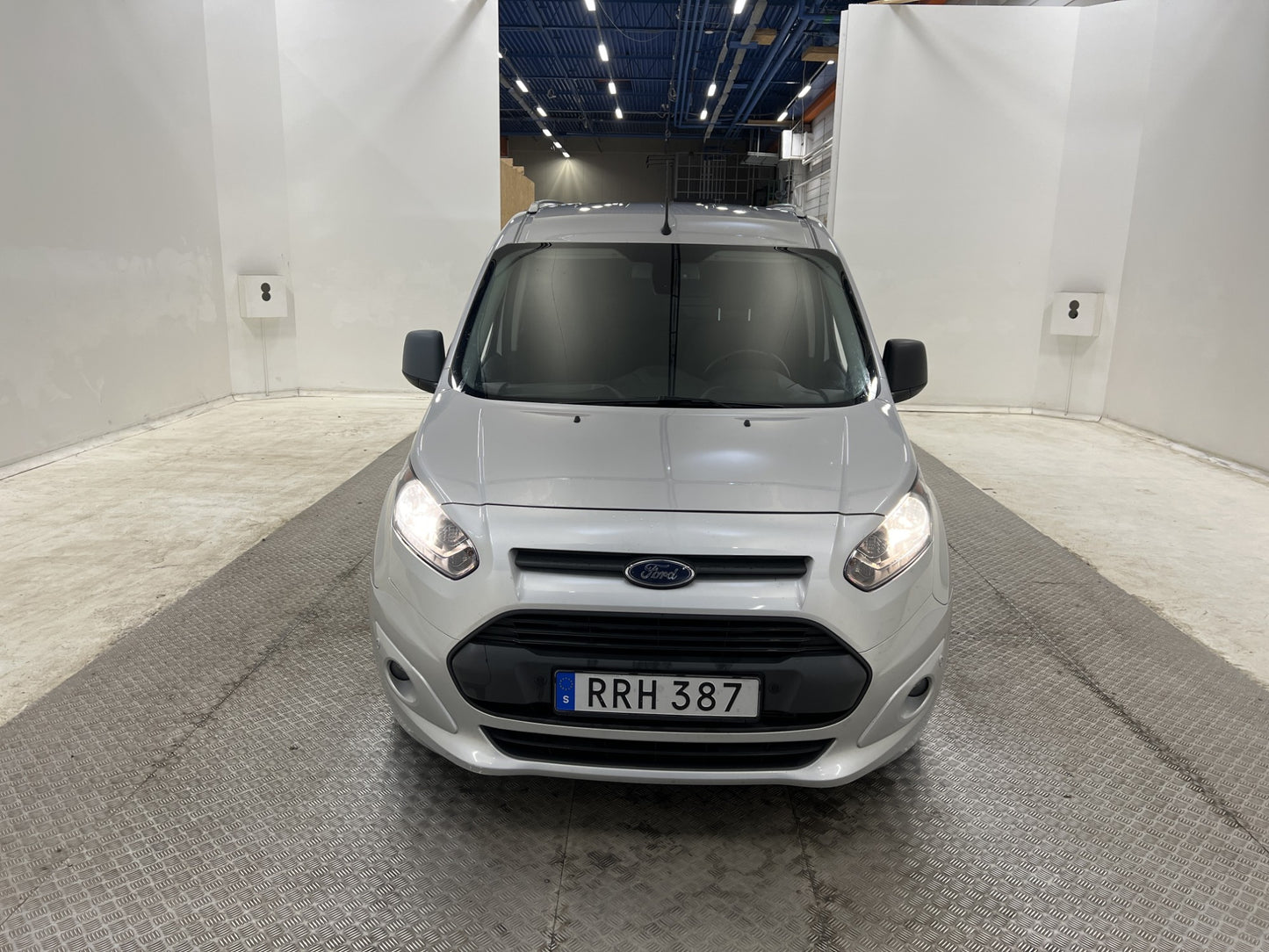 Ford Transit Connect 100hk Värmare Drag B-Kamera Nyservad