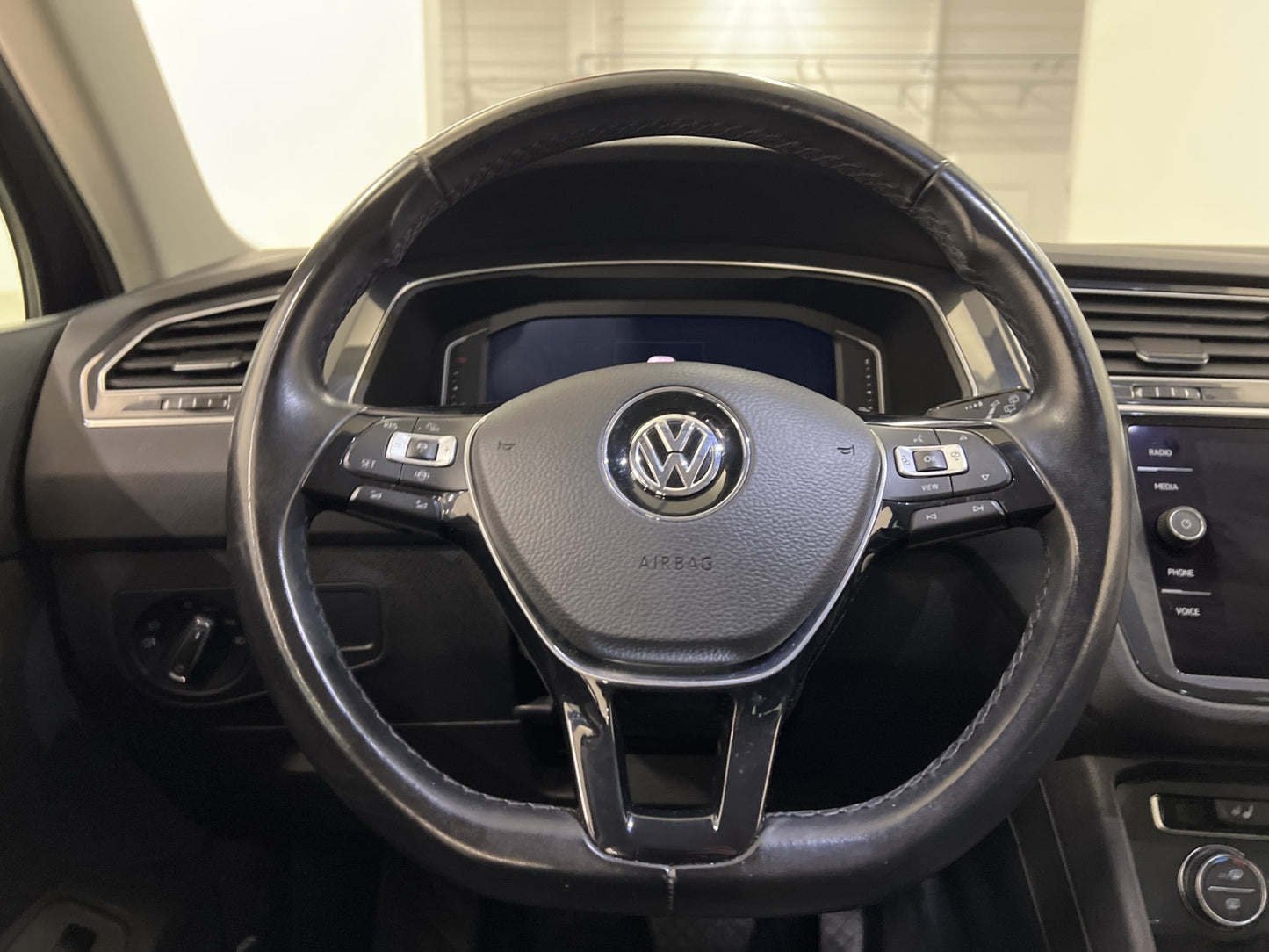 Volkswagen Tiguan 2.0 TDI 4M 190hk Värmar Cockpit B-kam Drag