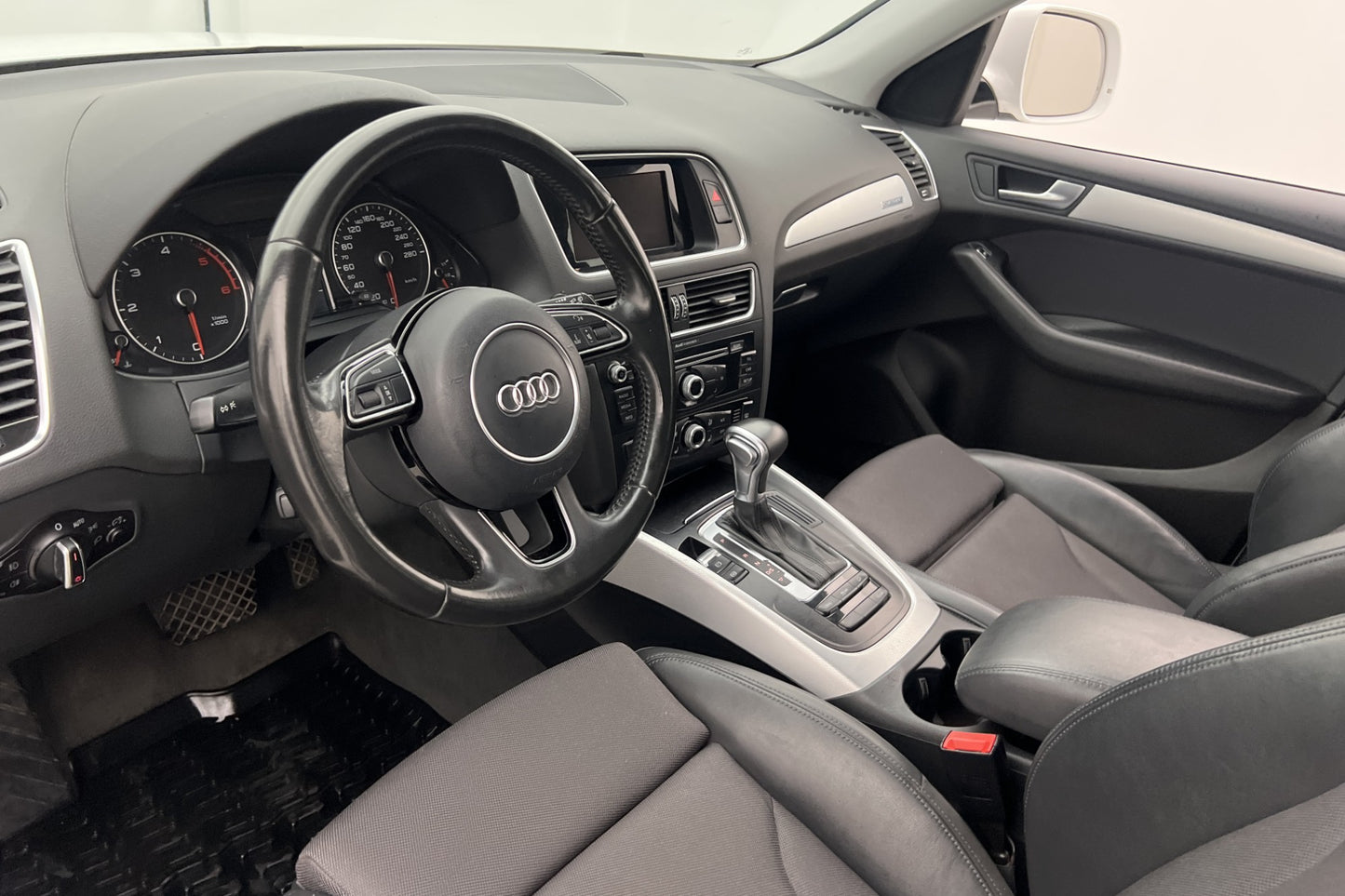 Audi Q5 2.0 TDI 190hk Quattro Dragkrok Halvskinn Nyservad