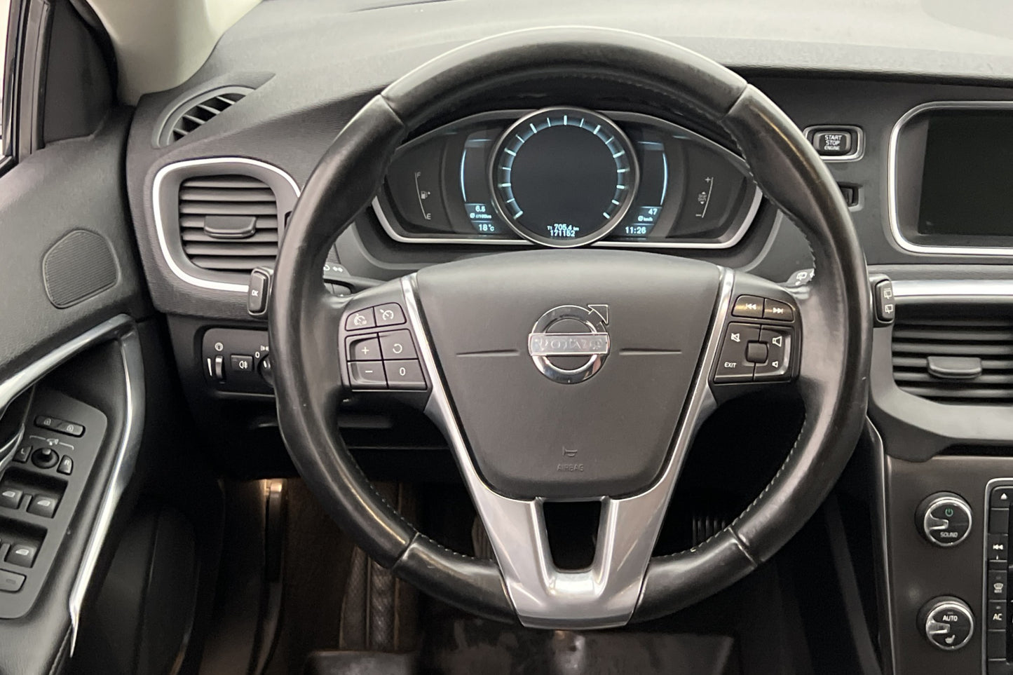 Volvo V40 T3 150hk Summum VOC Värmare Sensorer Skinn Välserv