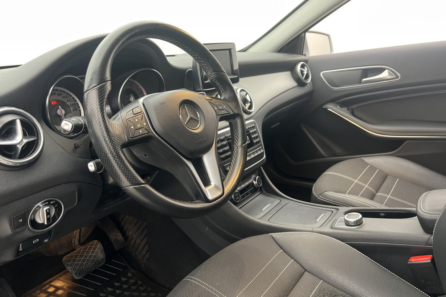 Mercedes-Benz GLA 250 4M B-kamera Navi P-sensorer 211hk