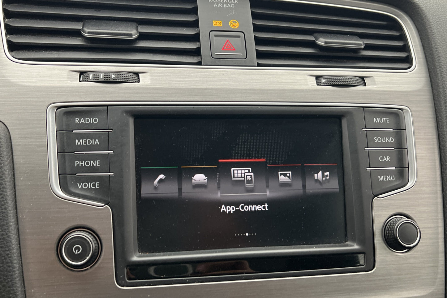 Volkswagen Golf TSI 110hk Style Kamera CarPlay Drag Välserv