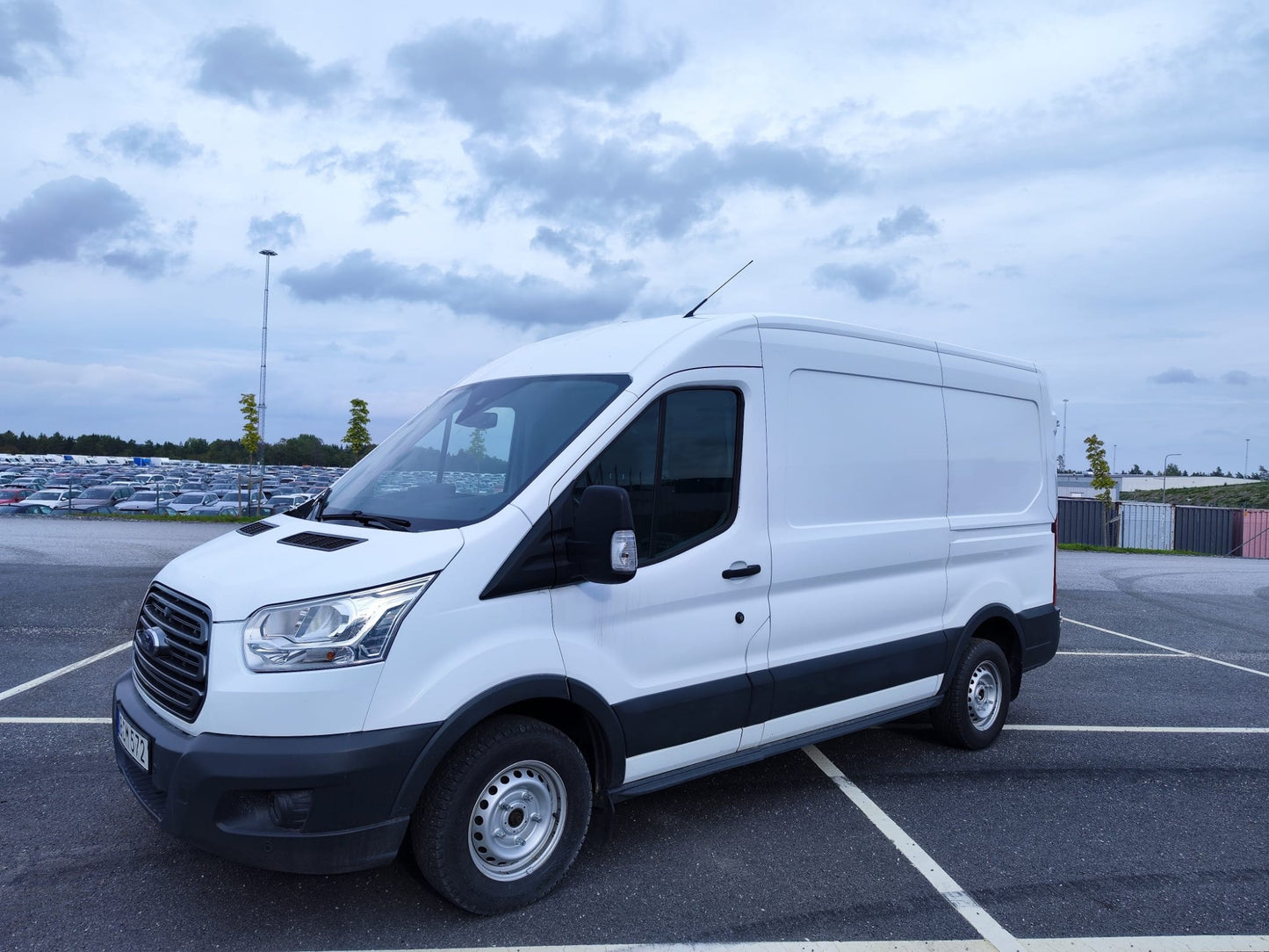 Ford Transit 290 L2H2 Värmare Dragkrok B-Kamera 3-Sits Moms