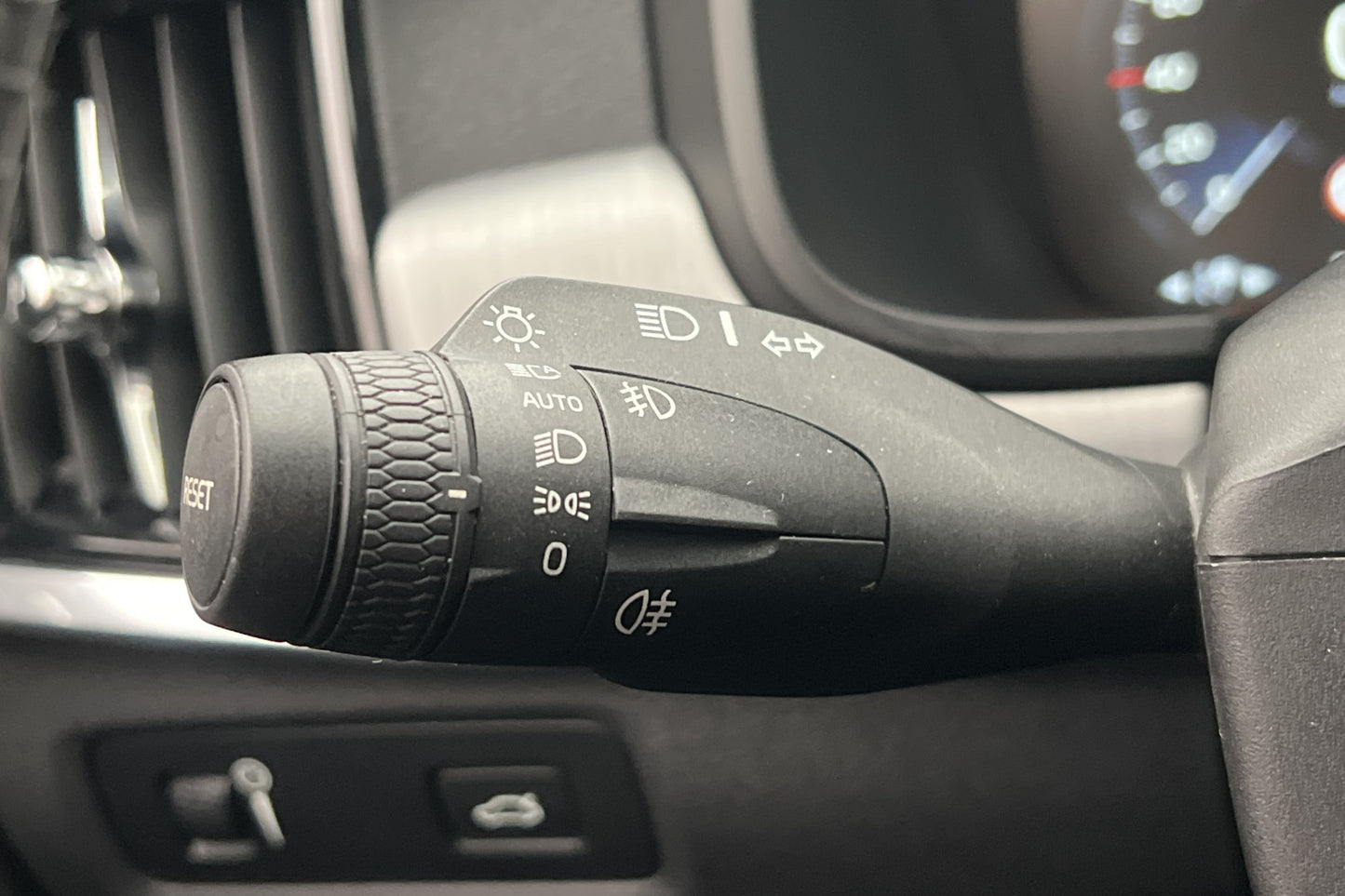 Volvo S90 T4 190hl Momentum VOC Värmare Sensorer GPS Keyless