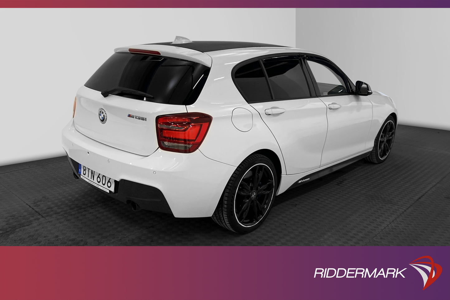 BMW M135i xDrive 320hk Taklucka HiFi Kamera Skinn Välservad