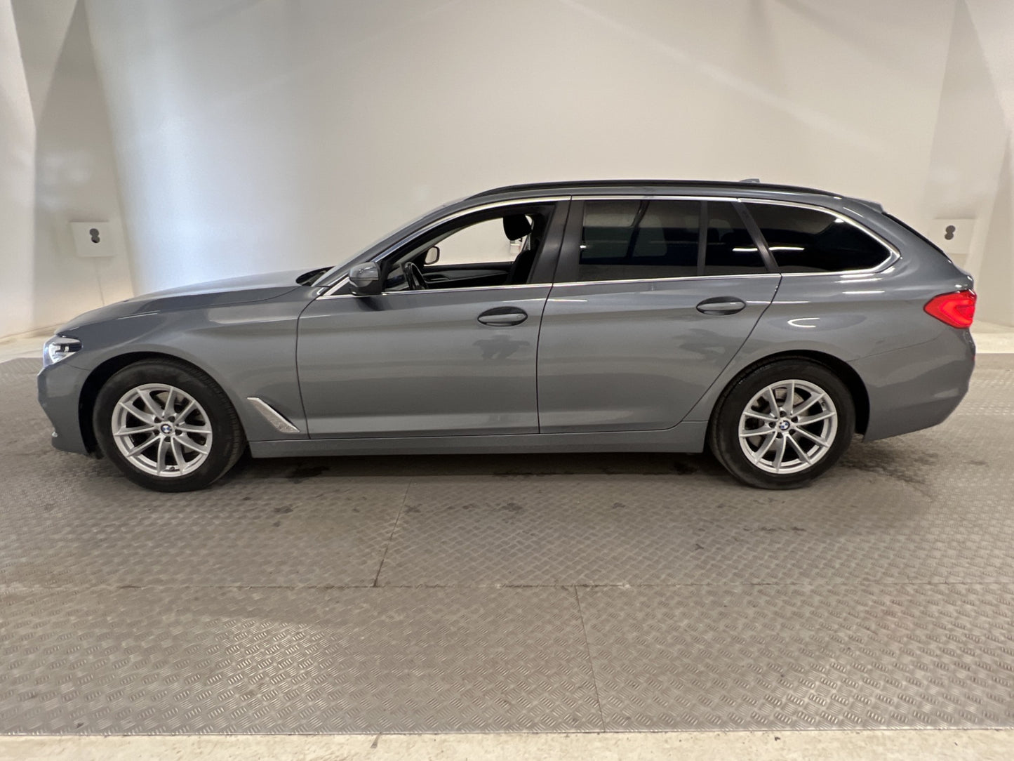 BMW 520d xDrive Kamera Värmare Keyless Navi Välservad