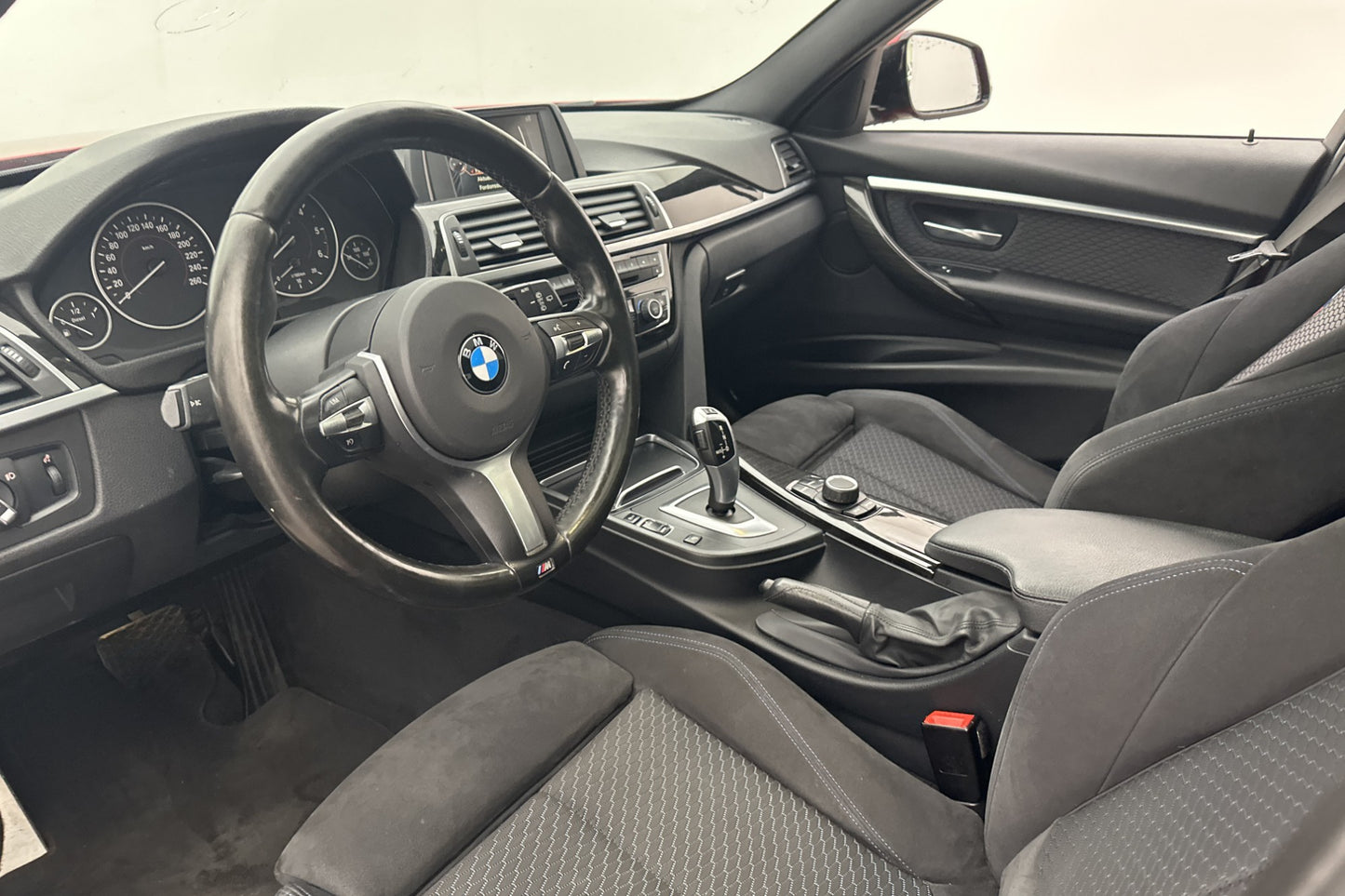 BMW 320 d xDrive Touring M Sport Pano HiFi Sensorer Drag