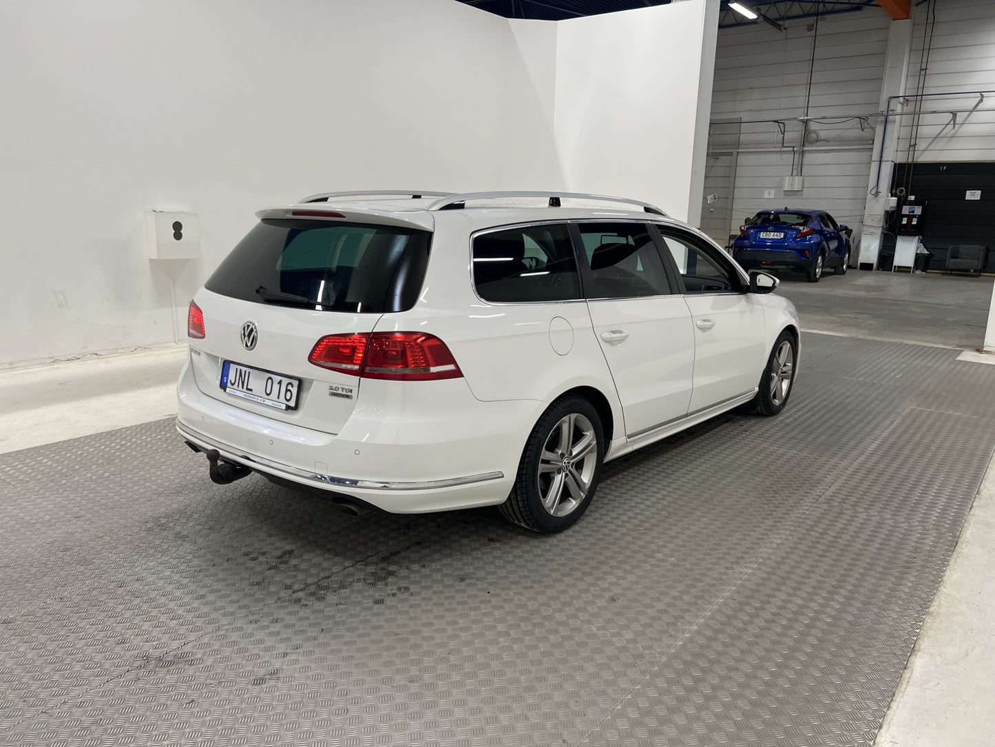 Volkswagen Passat 4Motion 177hk R-Line D-värm Kamera Drag