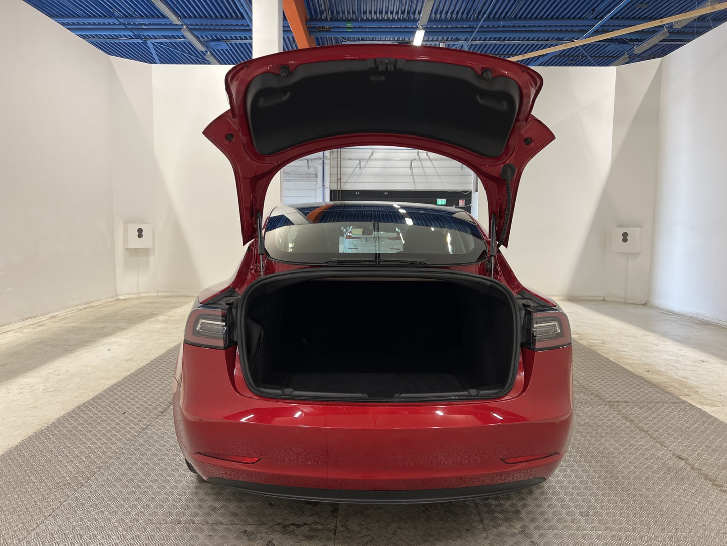 Tesla Model 3 Long Range AWD 440hk Svensksåld Moms