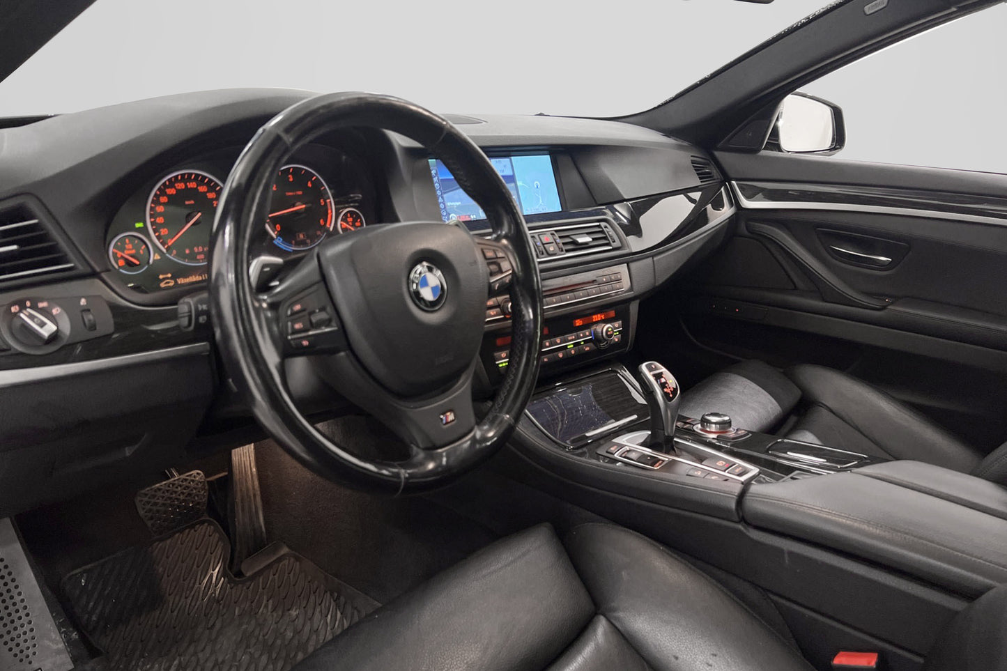 BMW M550d xDrive 381hk M-Sport Pano Skinn Navi Kamera Drag