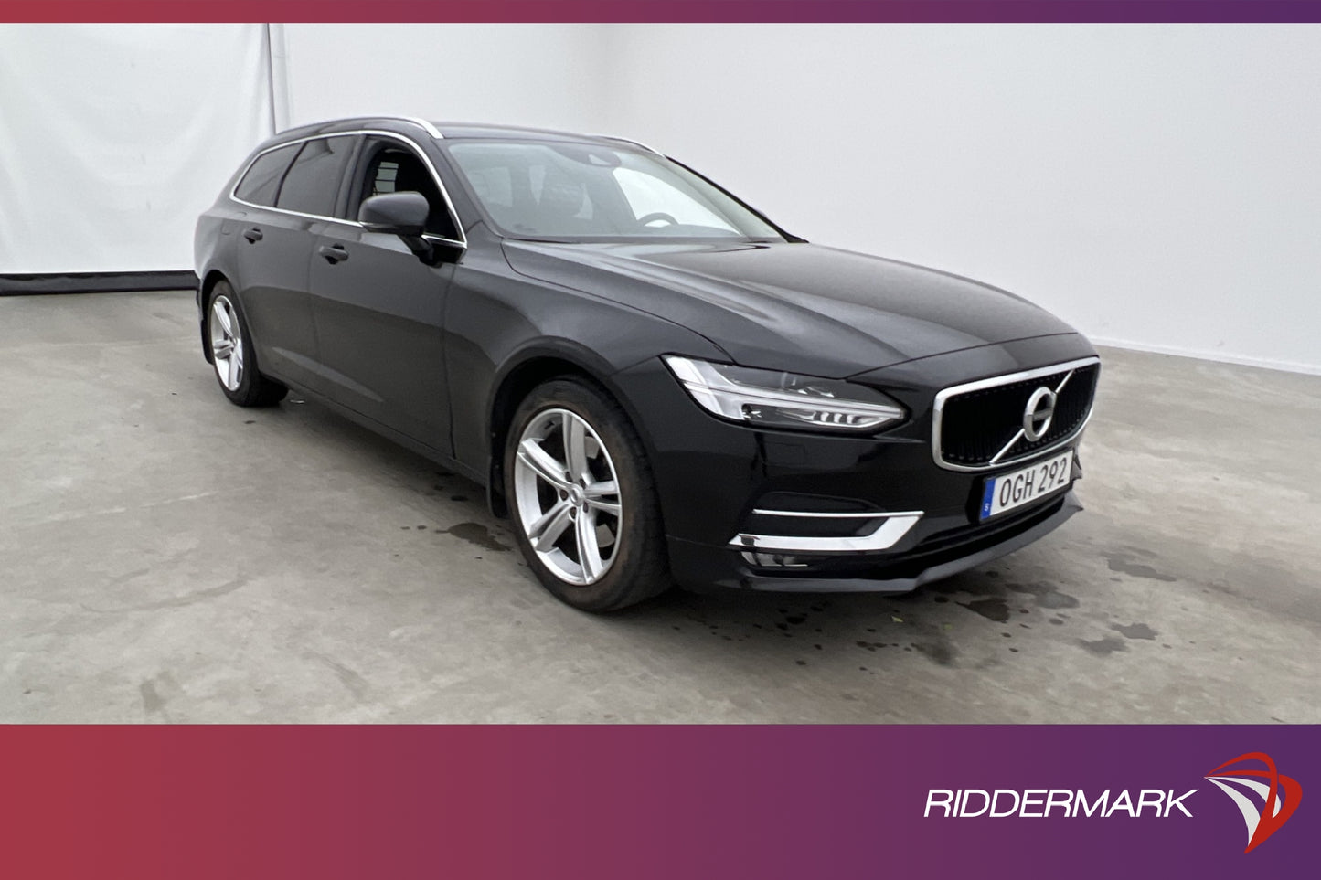 Volvo V90 D5 AWD Advanced VOC Värm Navi BLIS CarPlay Drag