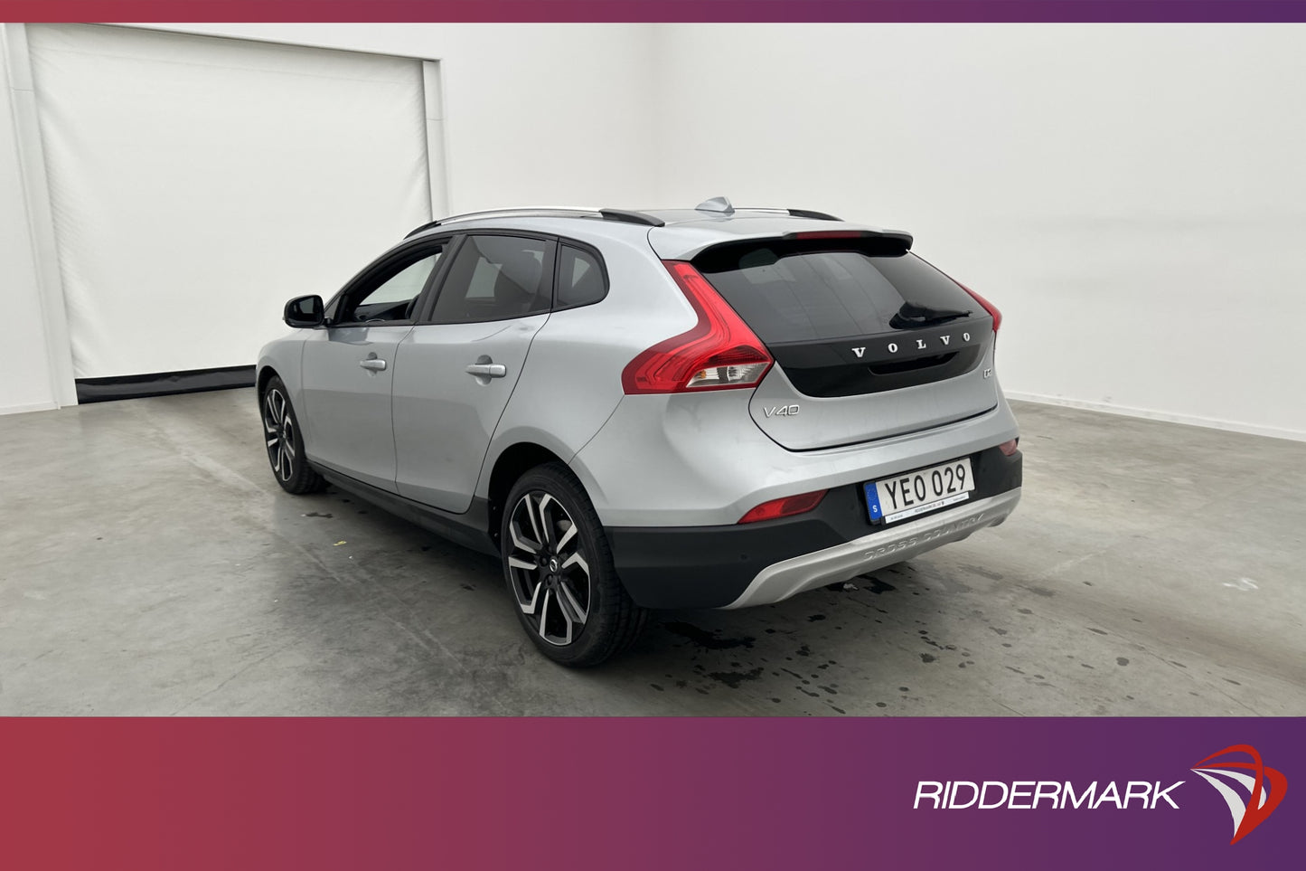 Volvo V40 Cross Country D2 120hk Summum Värm Pano Kamera VOC