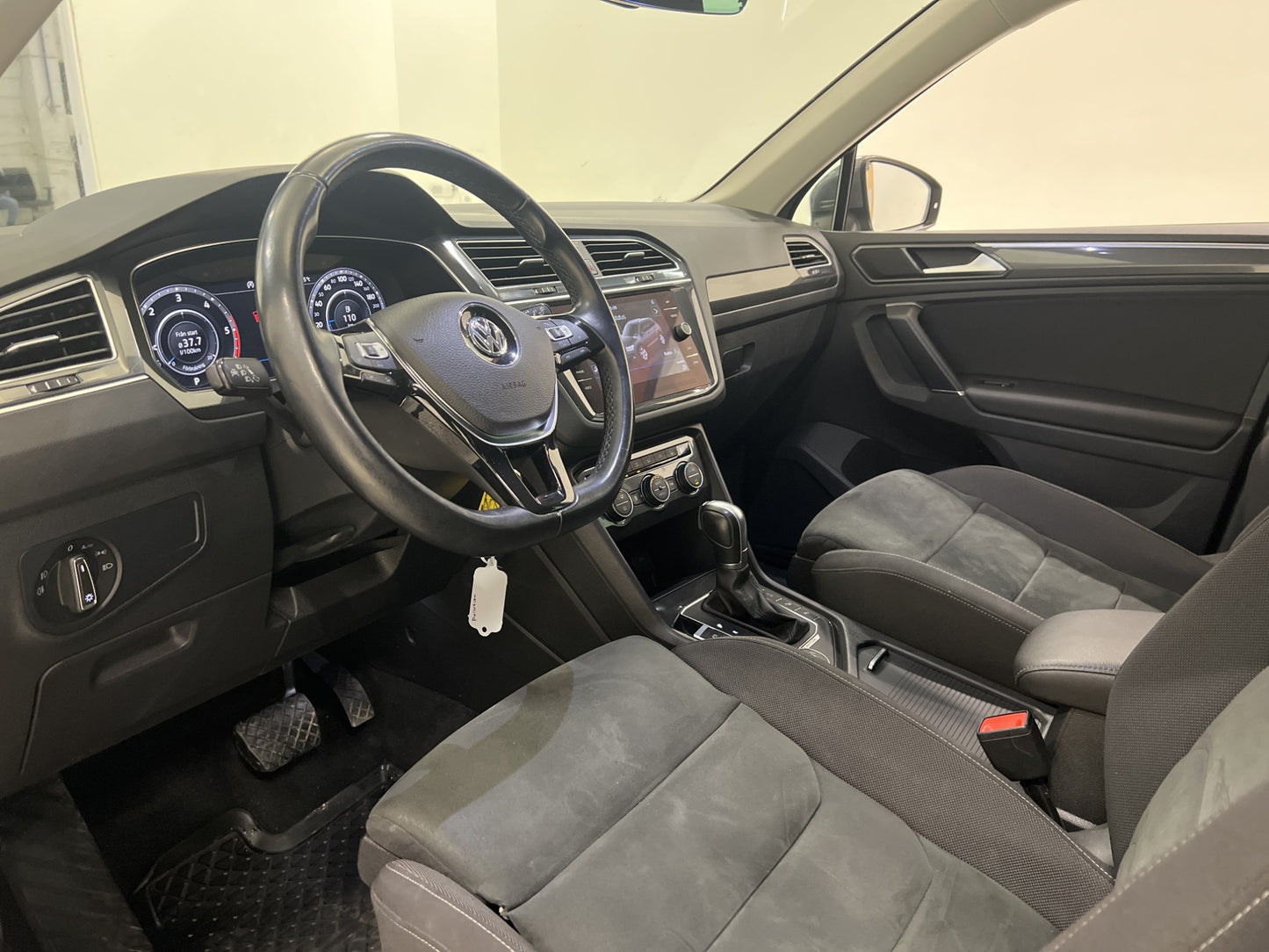 Volkswagen Tiguan 190hk 4M Executive D-värm Cockpit B-kamera