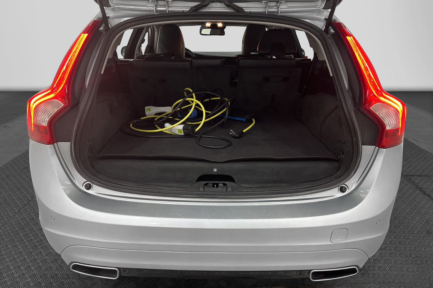 Volvo V60 D6 Plug-in Hybrid AWD 283hk Summum PDC VOC