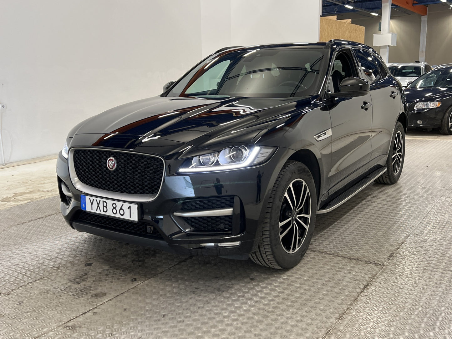 Jaguar F-Pace 180hk AWD Aut R-Sport Cockpit Pano Meridian