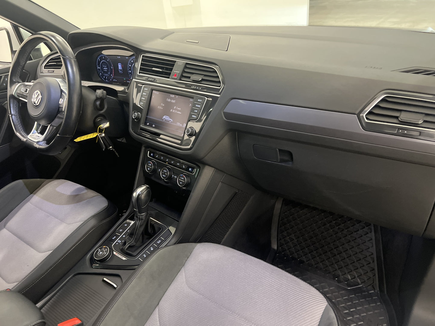 Volkswagen Tiguan TDI 4M 240hk R-line Pano Cockpit Värmare