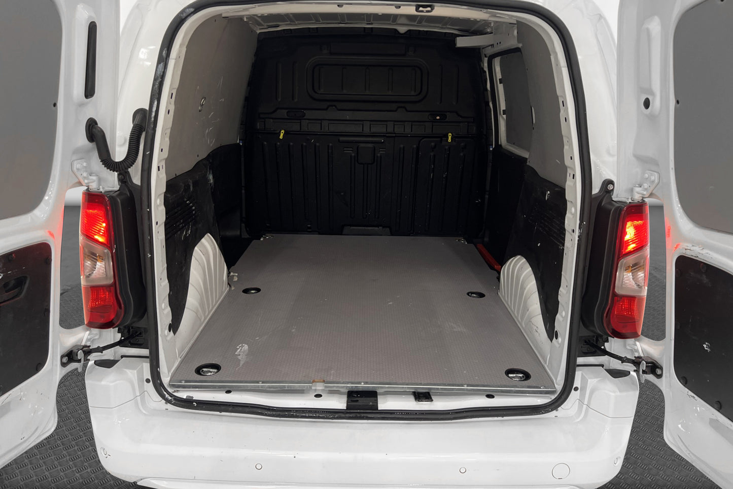 Opel Combo Launch Edition 1.5 101hk PDC Navi Moms