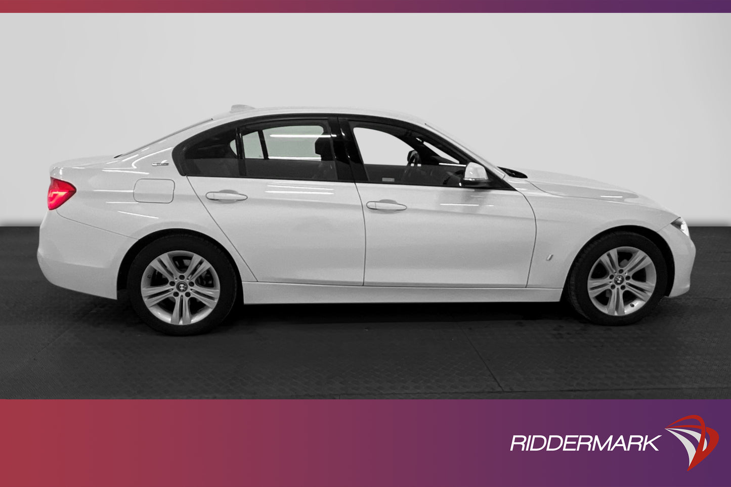 BMW 330e Sedan 252hk Sport line GPS Skinn Rattvärm 0,19l/mil