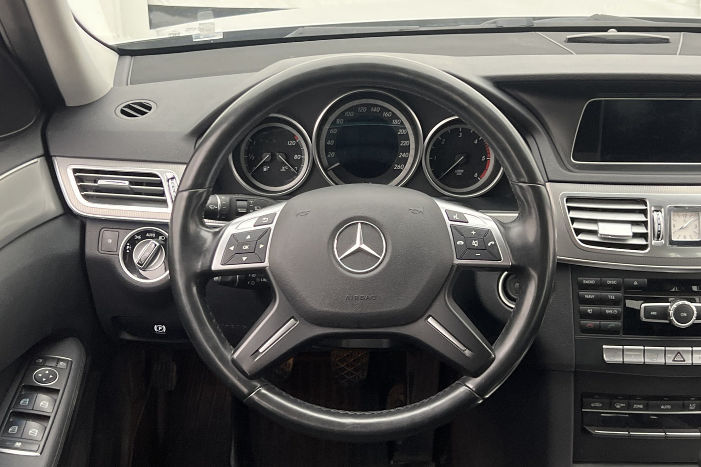 Mercedes-Benz E 220 T 170hk Sport Navigation Drag