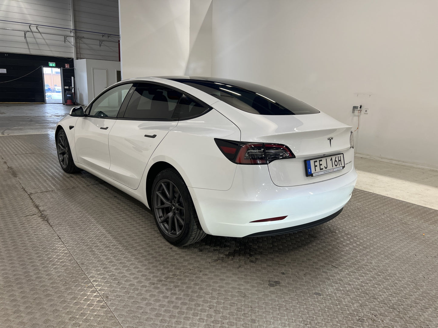 Tesla Model 3 Long Range AWD 440hk Svensksåld Autopilot