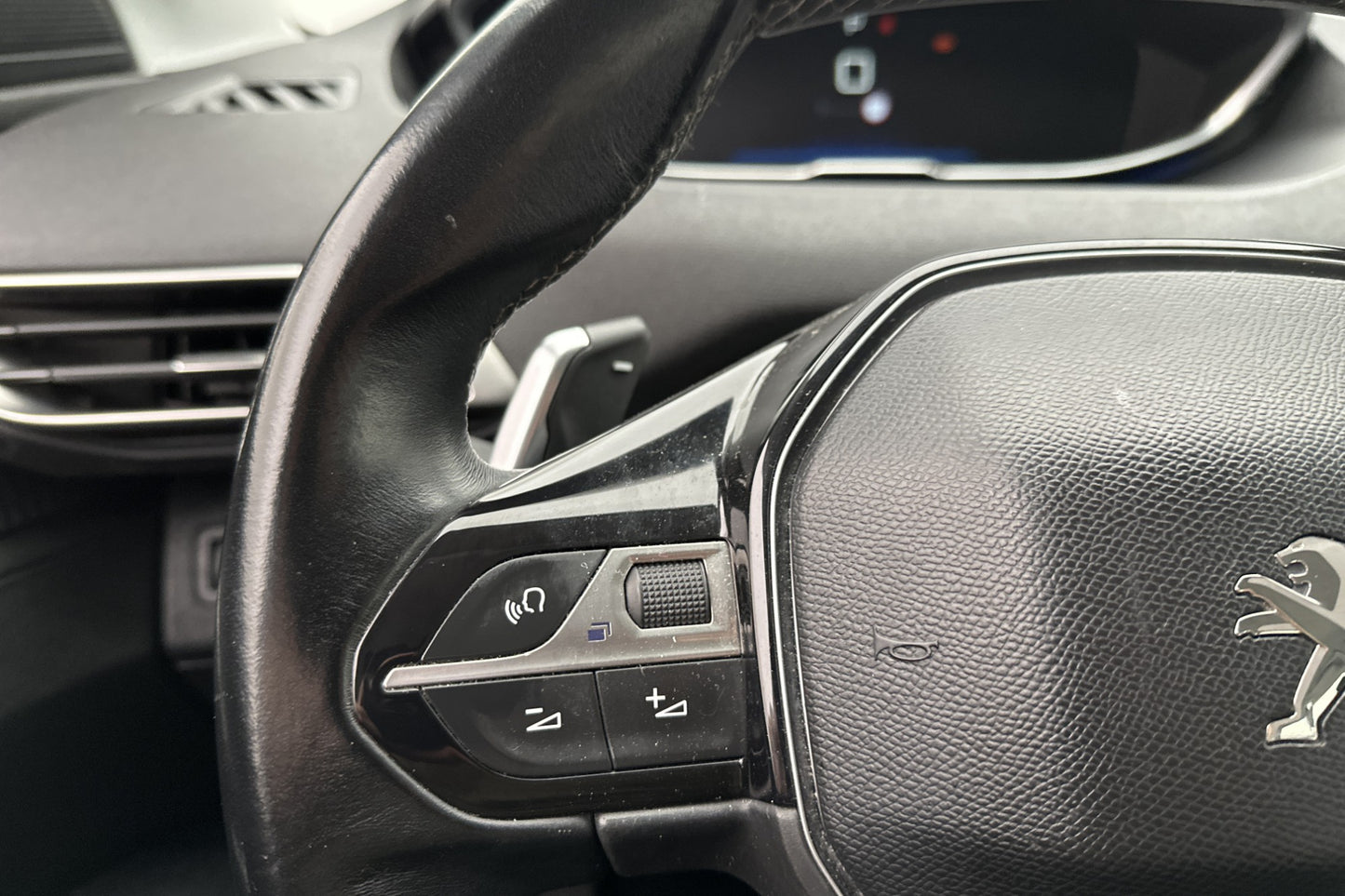 Peugeot 5008 1.2 PureTech 130hk 7-Sits M-Värm Cockpit Drag