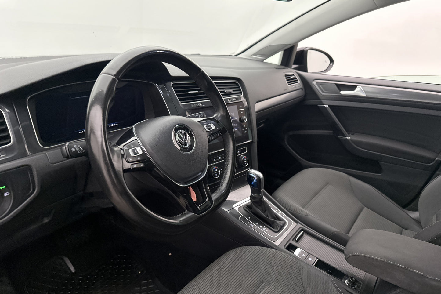 Volkswagen Golf TSI 110hk R-Line Pano Dynaudio Cockpit Navi