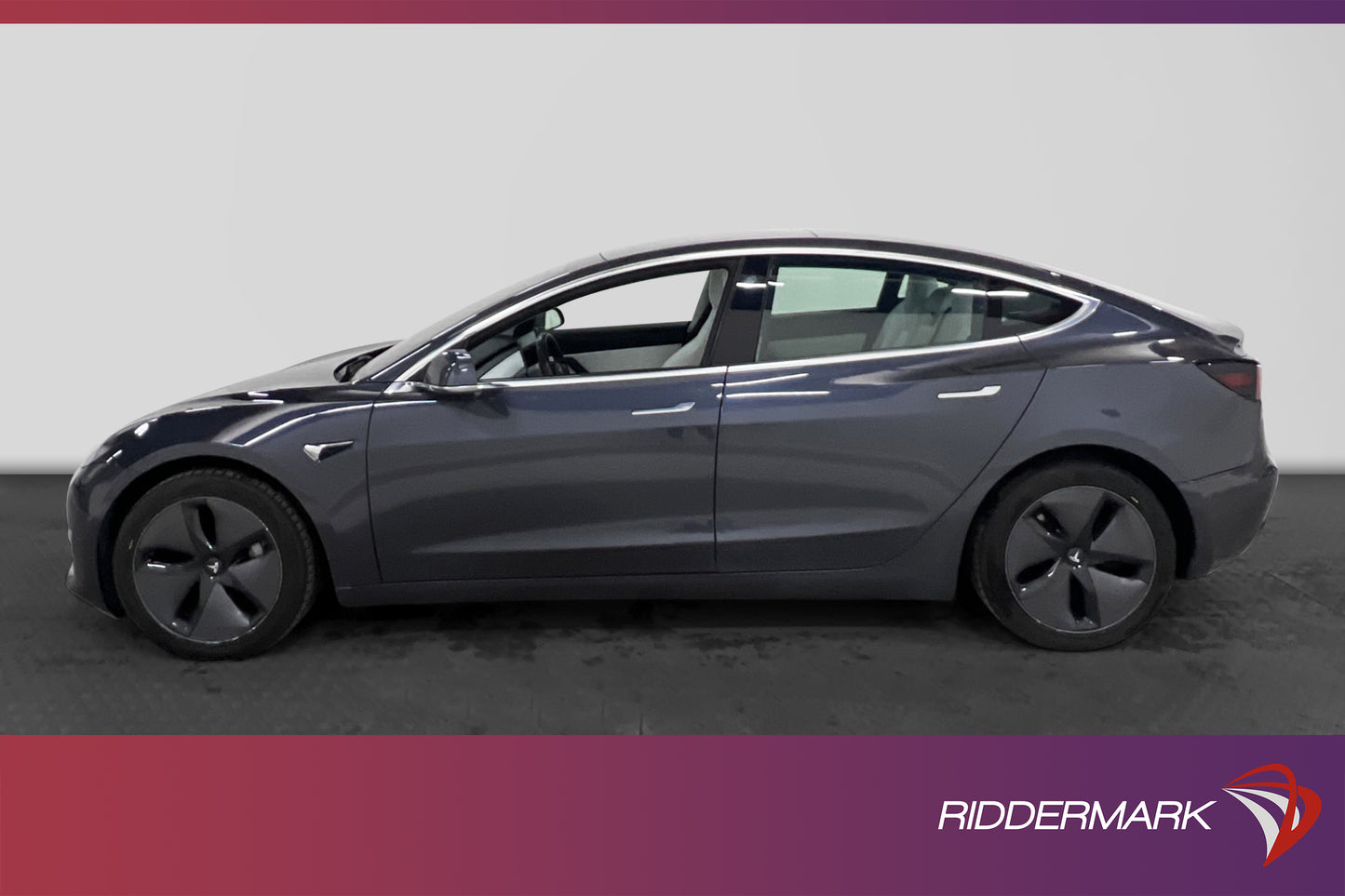 Tesla Model 3 Long Range AWD 440hk Svensksåld Ljus interiör